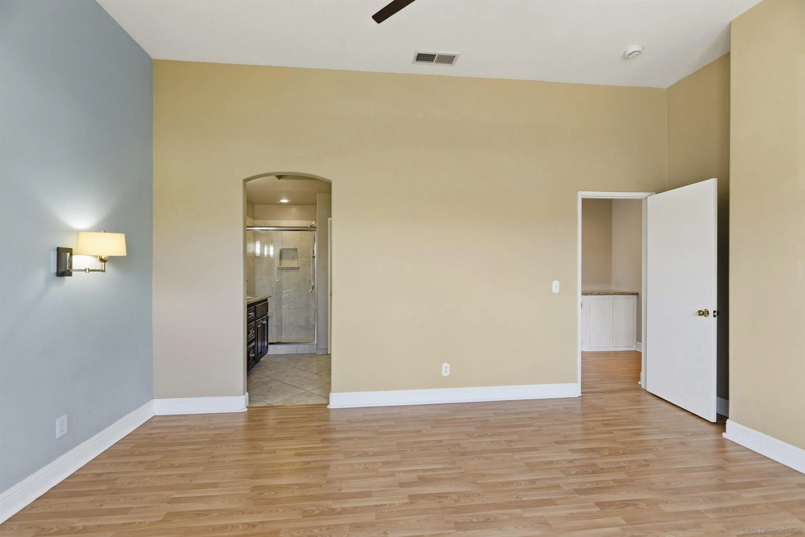 https://cdn.realtyfeed.com/cdn/127/260022958/4085d754bf4aa2d38245e32ddfdfb11f.webp
