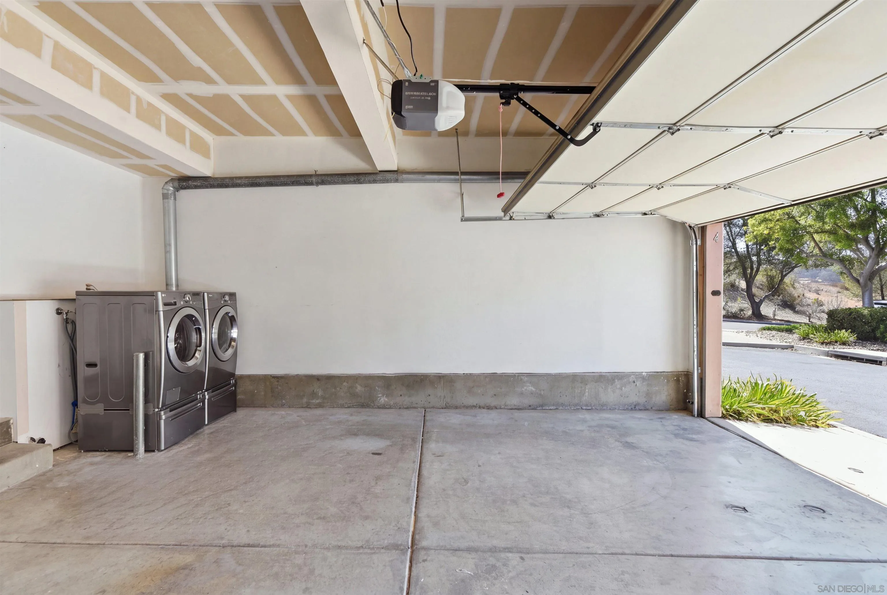 https://cdn.realtyfeed.com/cdn/127/260022958/7722117e7318d3303116b24fd1cd8f9c.webp