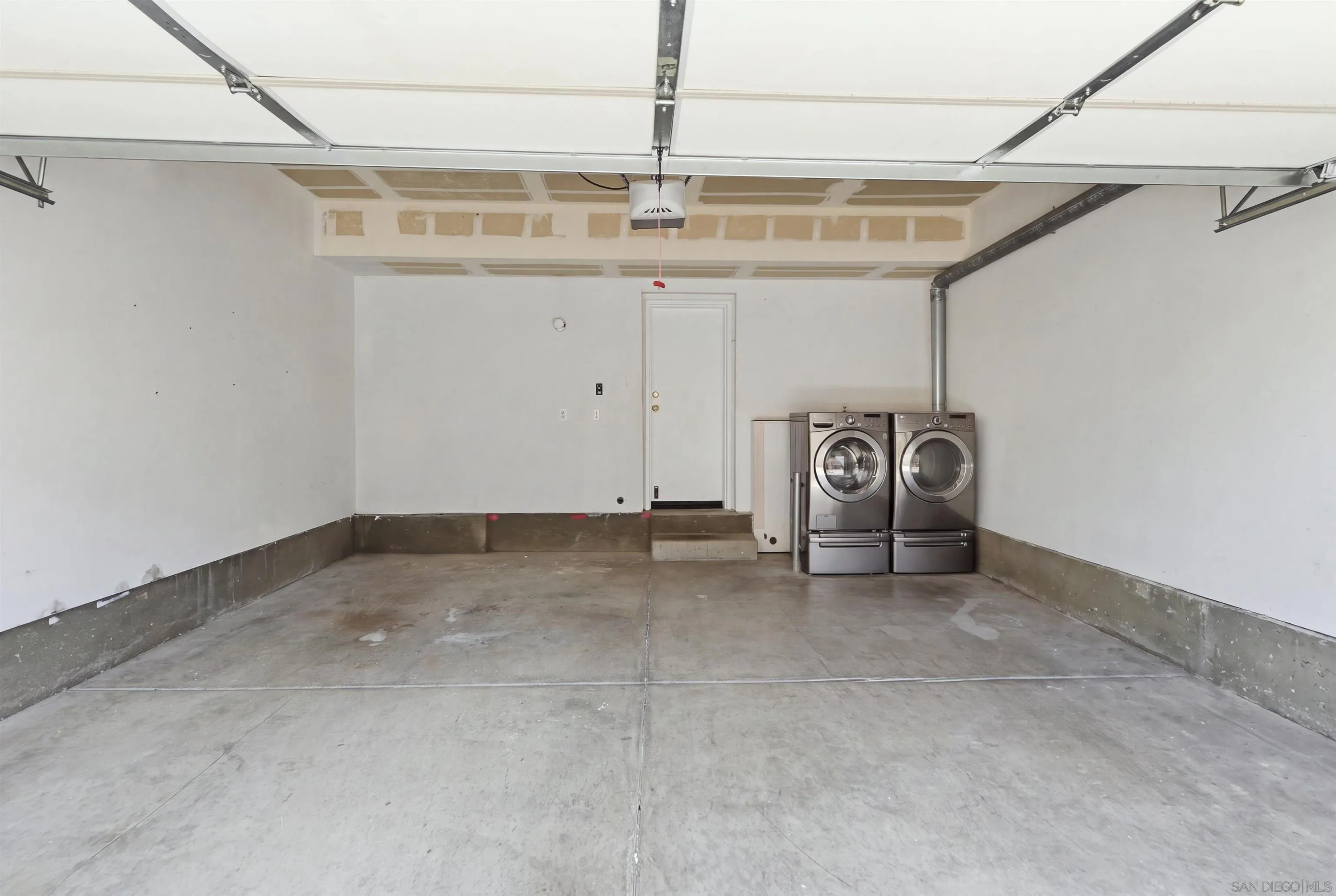 https://cdn.realtyfeed.com/cdn/127/260022958/b4b12d3479d32c40e05b20dd1bd94f8c.webp