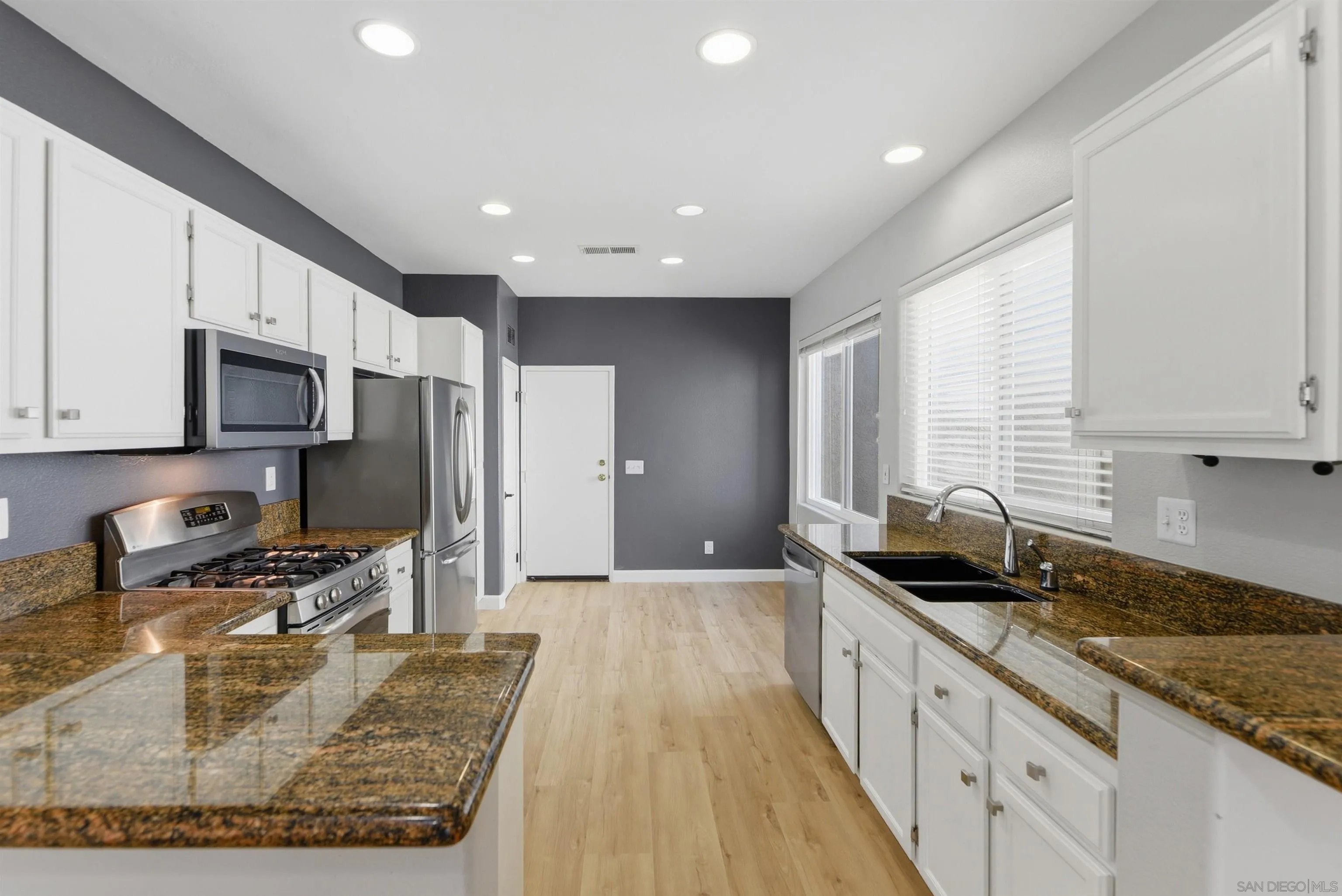 https://cdn.realtyfeed.com/cdn/127/260022958/d18920d3ca101633a7b984078a63b25c.webp