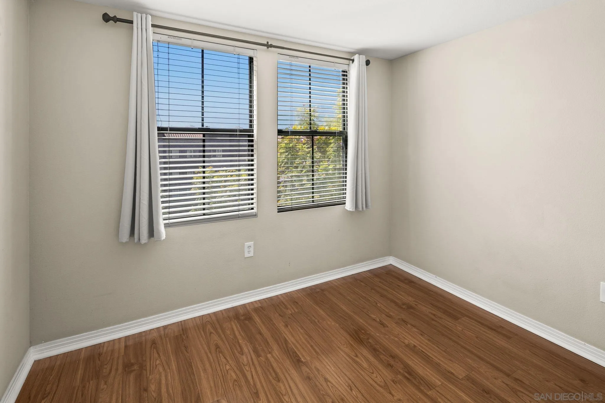 https://cdn.realtyfeed.com/cdn/127/260022960/7178eb2fd8b5427eddba08e97eeaffd9.webp