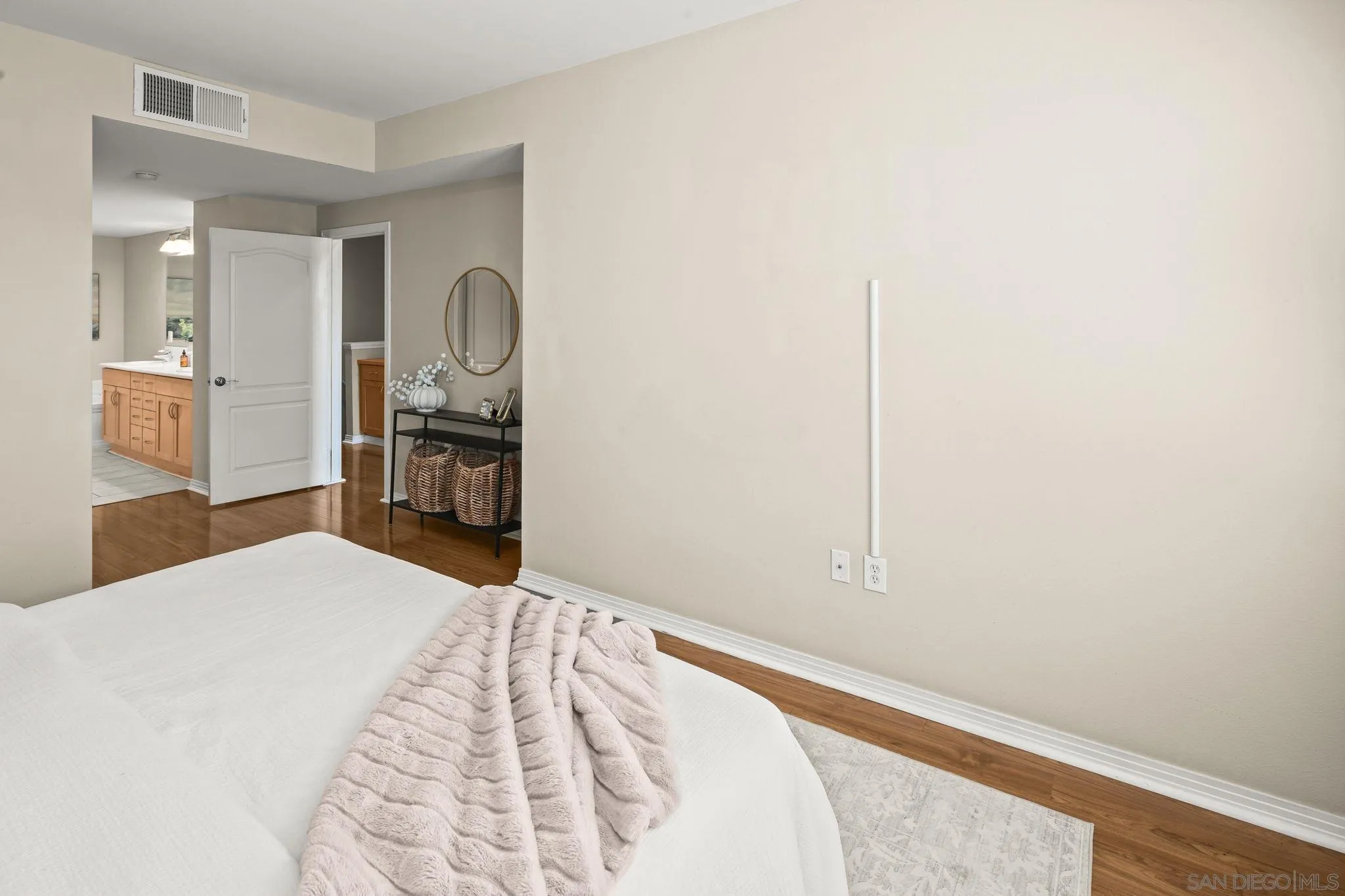 https://cdn.realtyfeed.com/cdn/127/260022960/d0bda44c68700902c1c118e308ef75d0.webp
