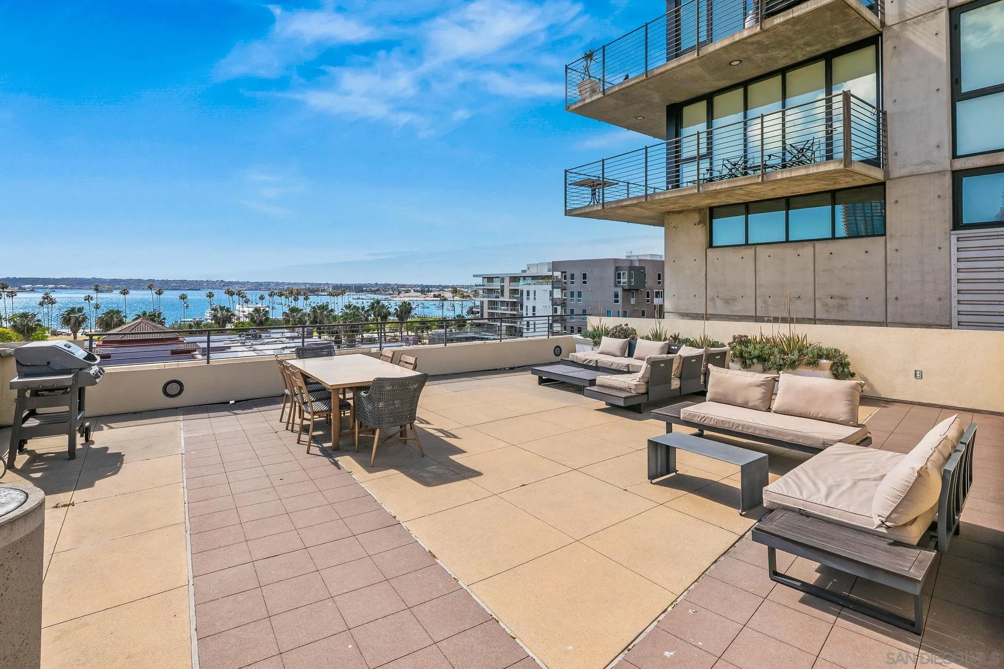 https://cdn.realtyfeed.com/cdn/127/260022960/e8dbae780c72f11def6570d118aabf7e.webp