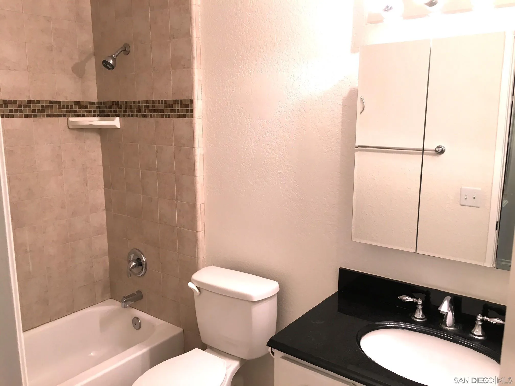 https://cdn.realtyfeed.com/cdn/127/260022962/0d9763368f382c4ca6fa80ad9304926f.webp