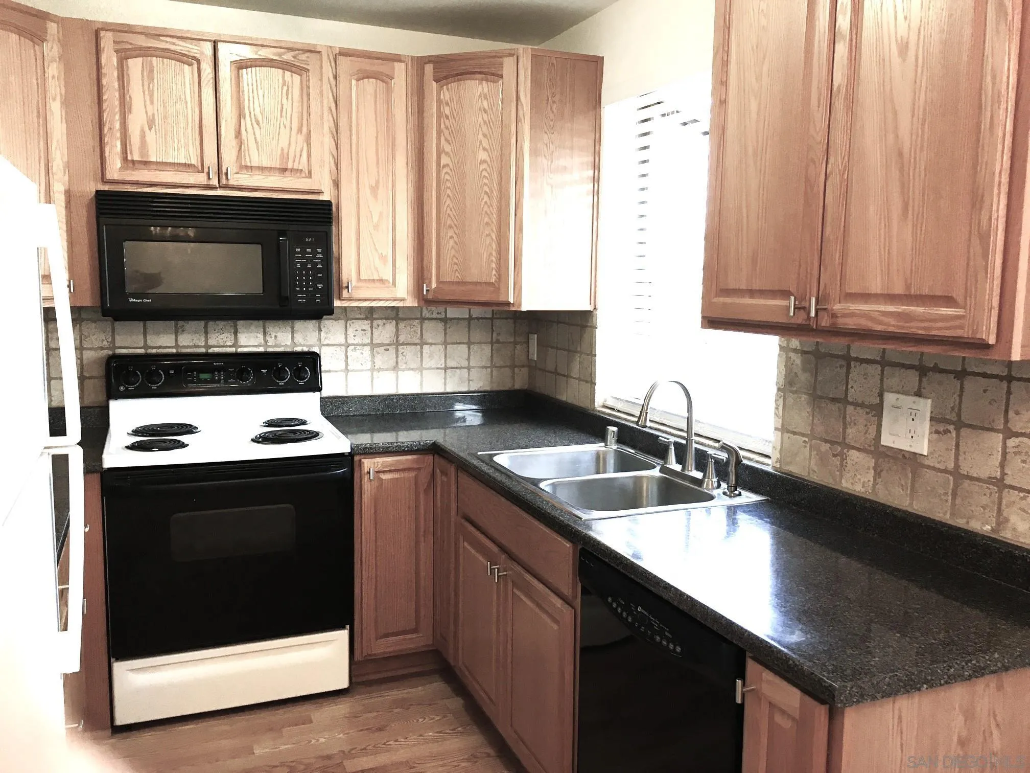 https://cdn.realtyfeed.com/cdn/127/260022962/351ff8a7a5437d85ab1af04e929c9fb2.webp