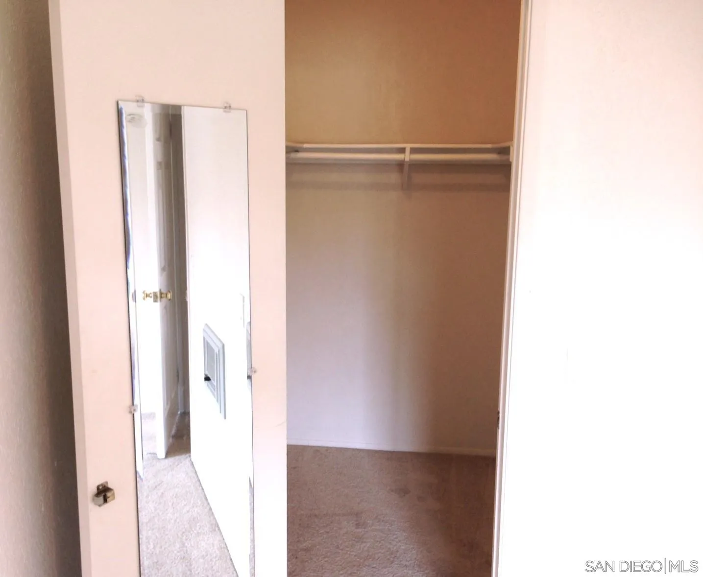 https://cdn.realtyfeed.com/cdn/127/260022962/37ed3415e4a45045b5f86ffb3c8ada3c.webp
