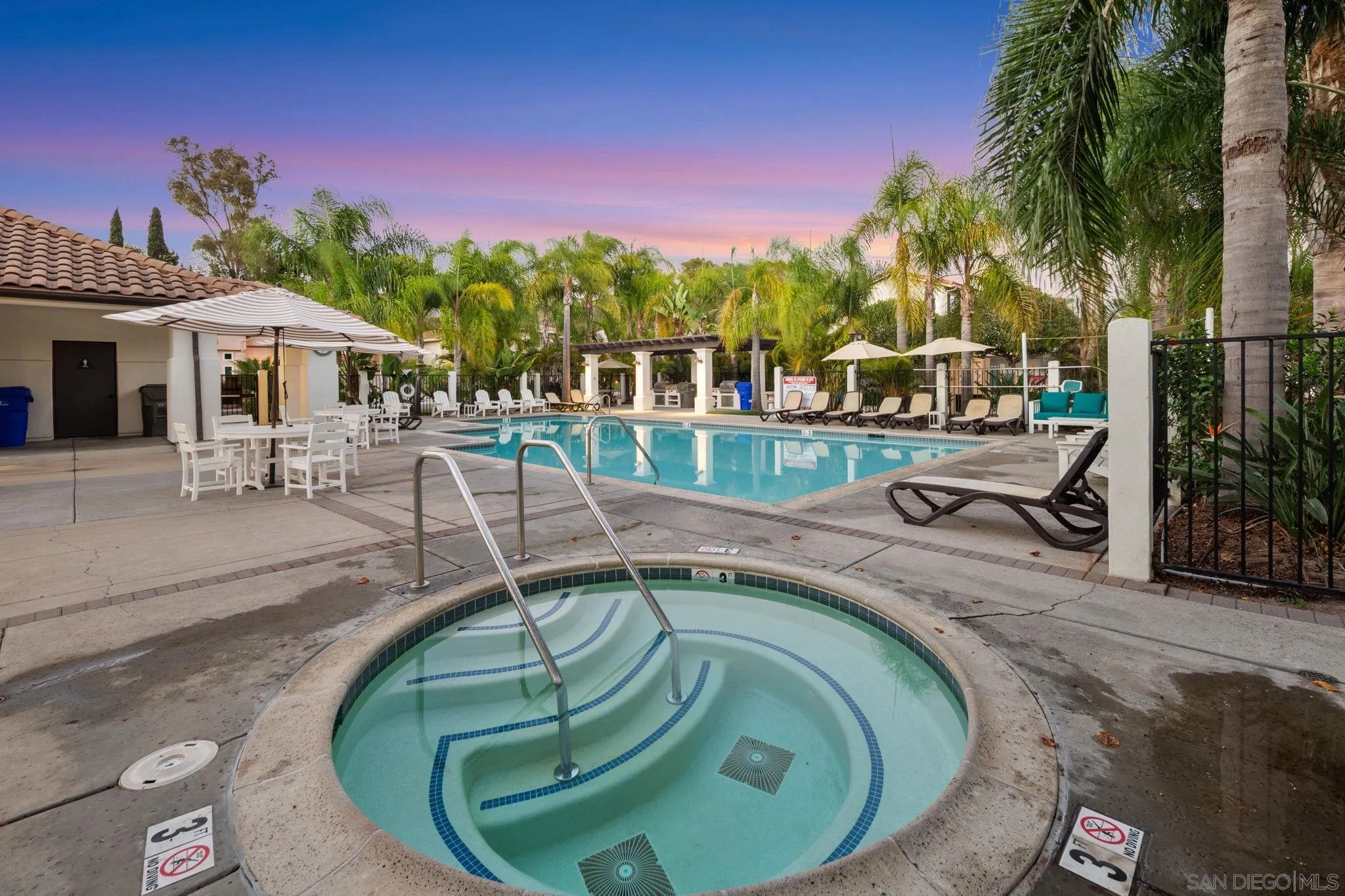 https://cdn.realtyfeed.com/cdn/127/260022963/21caae4473d3b16ac6a4ab3b677fb156.webp