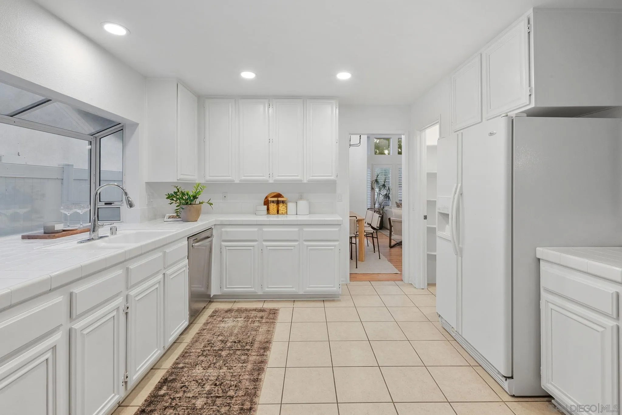 https://cdn.realtyfeed.com/cdn/127/260022963/35830fbdc5a7ed40ad80016480e2204b.webp