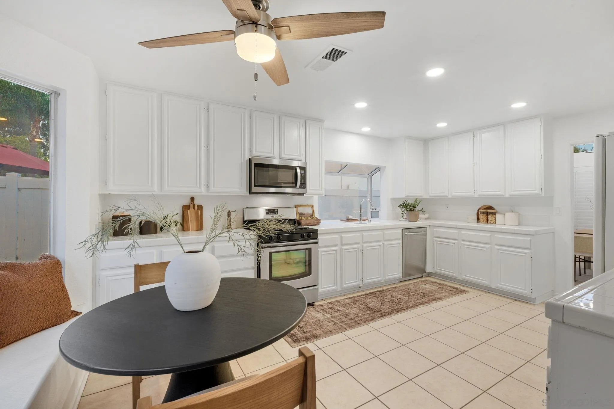 https://cdn.realtyfeed.com/cdn/127/260022963/4427c64e38bec9e42bb346fc87d02784.webp