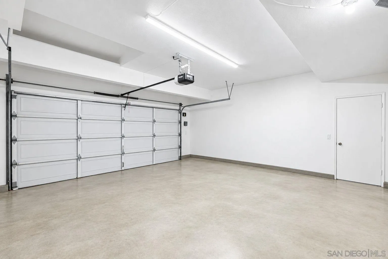 https://cdn.realtyfeed.com/cdn/127/260022963/584e855011f28ae3c65cf2a1f46aeb05.webp