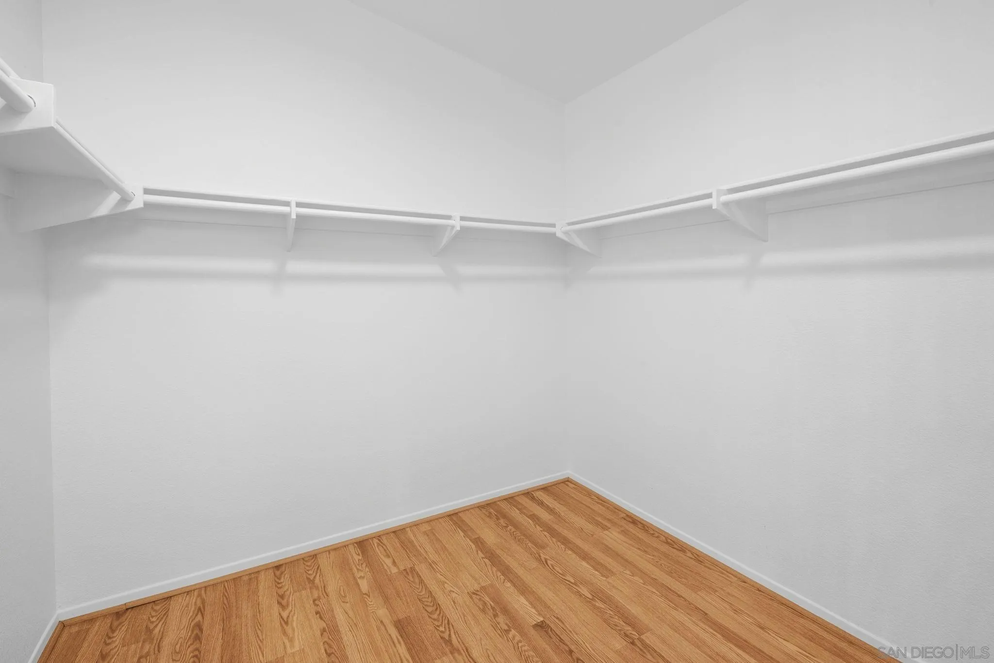 https://cdn.realtyfeed.com/cdn/127/260022963/927aaaa61dd902271f3cf171c09f659c.webp