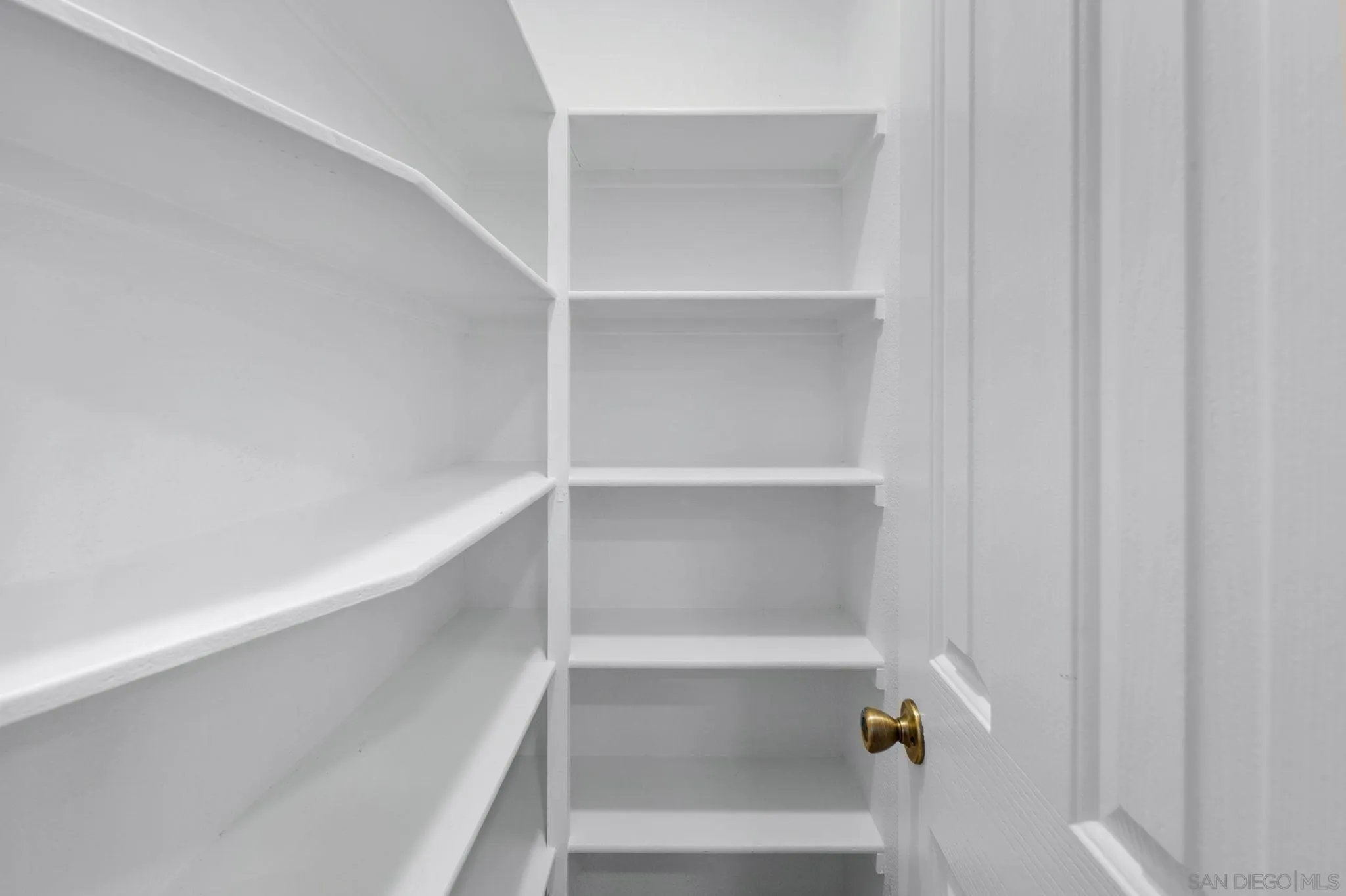 https://cdn.realtyfeed.com/cdn/127/260022963/d3addeb05548b5b3b793c076713bde4d.webp