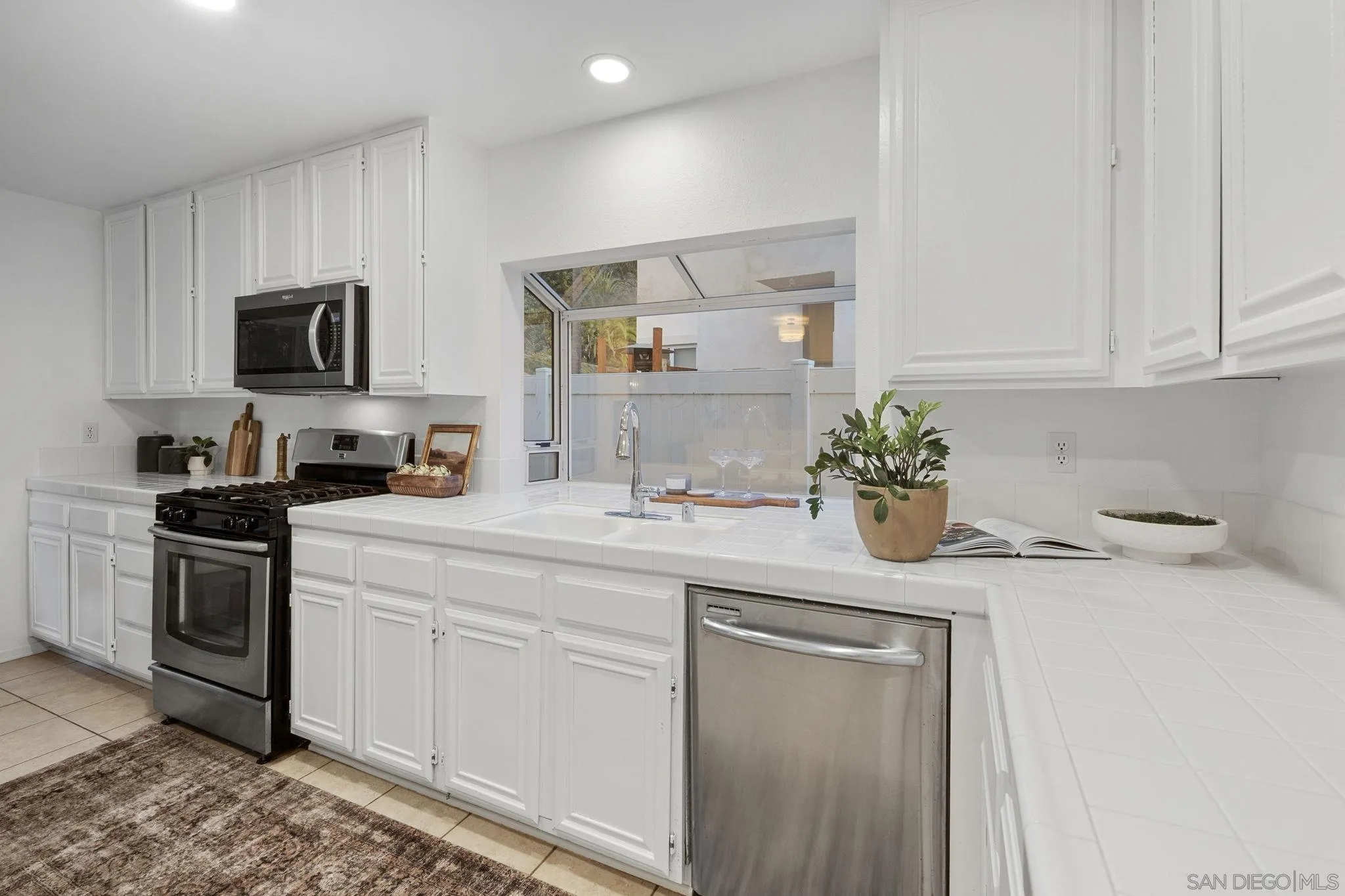 https://cdn.realtyfeed.com/cdn/127/260022963/e3eba62c3c0a50de63c15908dc8b89a0.webp