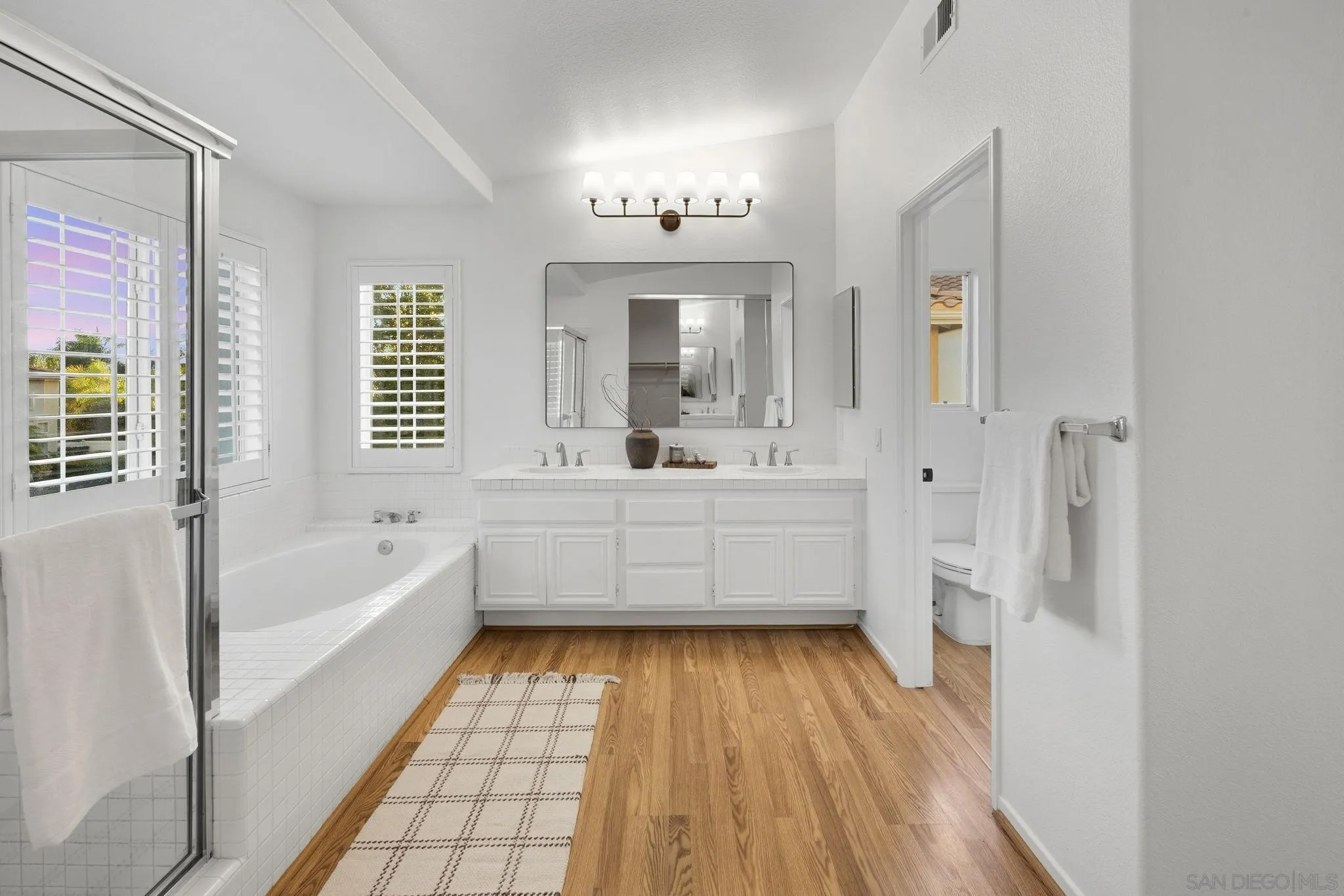 https://cdn.realtyfeed.com/cdn/127/260022963/f290d54a0493a290e2ff42a2187cdb08.webp