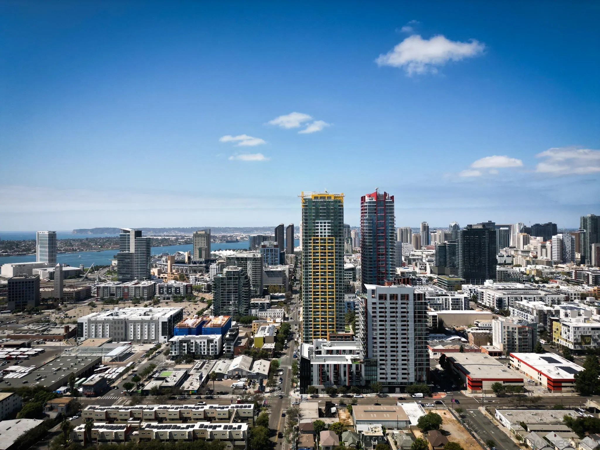 https://cdn.realtyfeed.com/cdn/127/260022965/95076bf9dbd2b244590fd024cc68b82b.webp