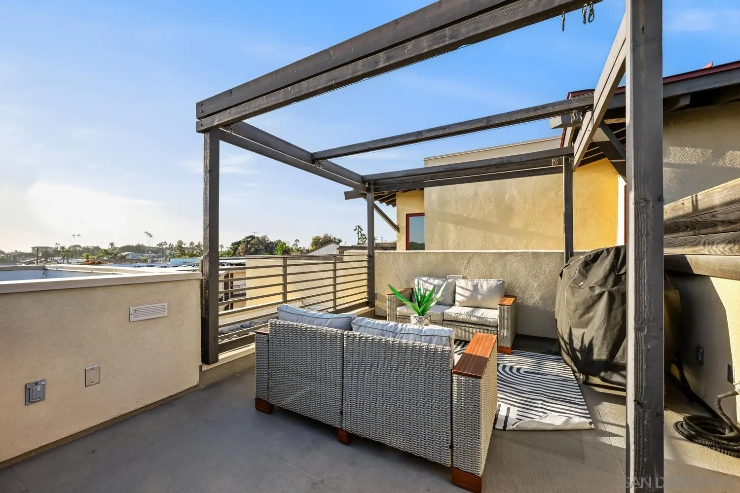 https://cdn.realtyfeed.com/cdn/127/260022969/90fe2d94713a368bae12d3c0af44854e.webp