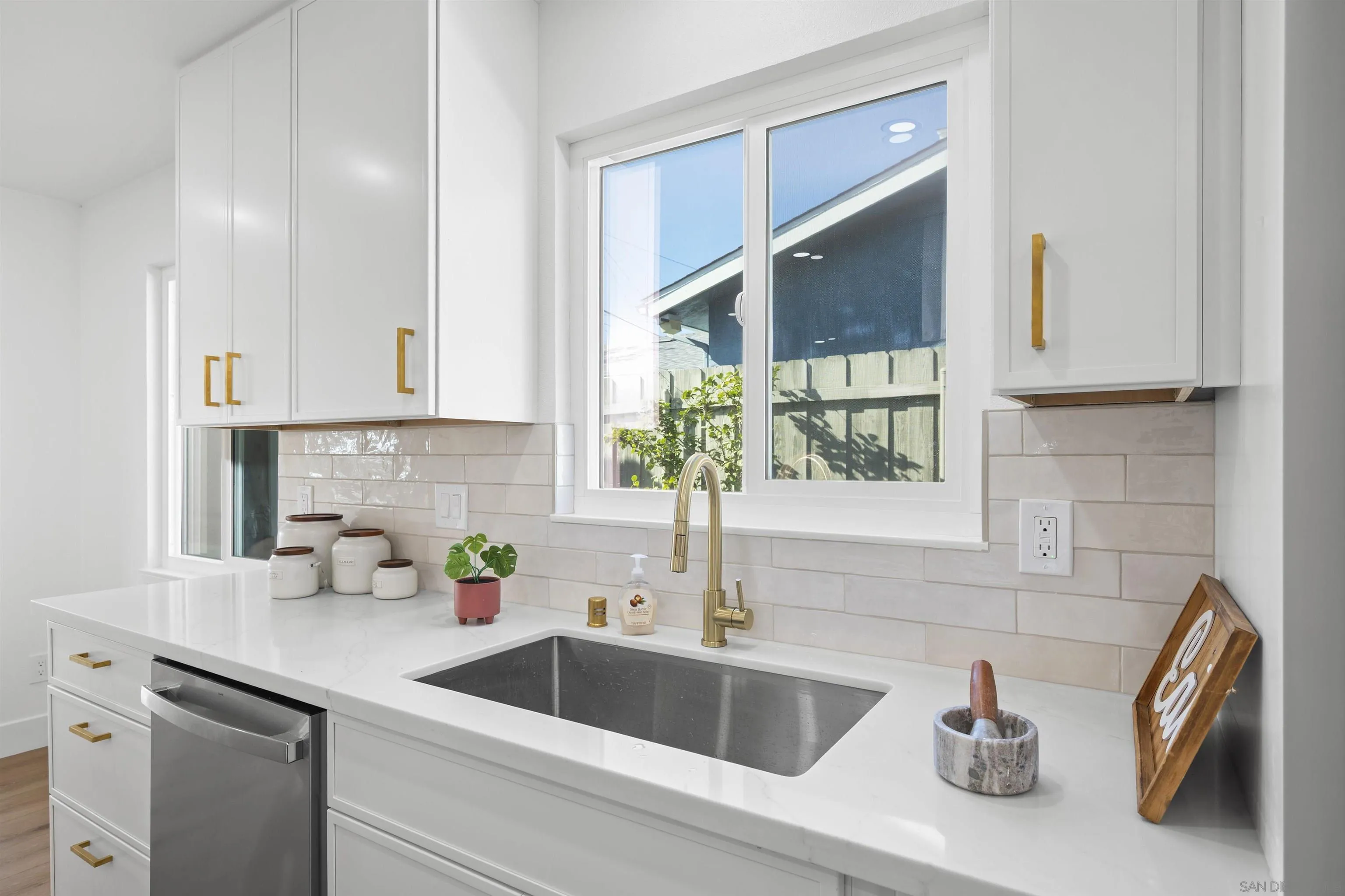 https://cdn.realtyfeed.com/cdn/127/260022970/00eb72613d31cc419649e6c787995a75.webp