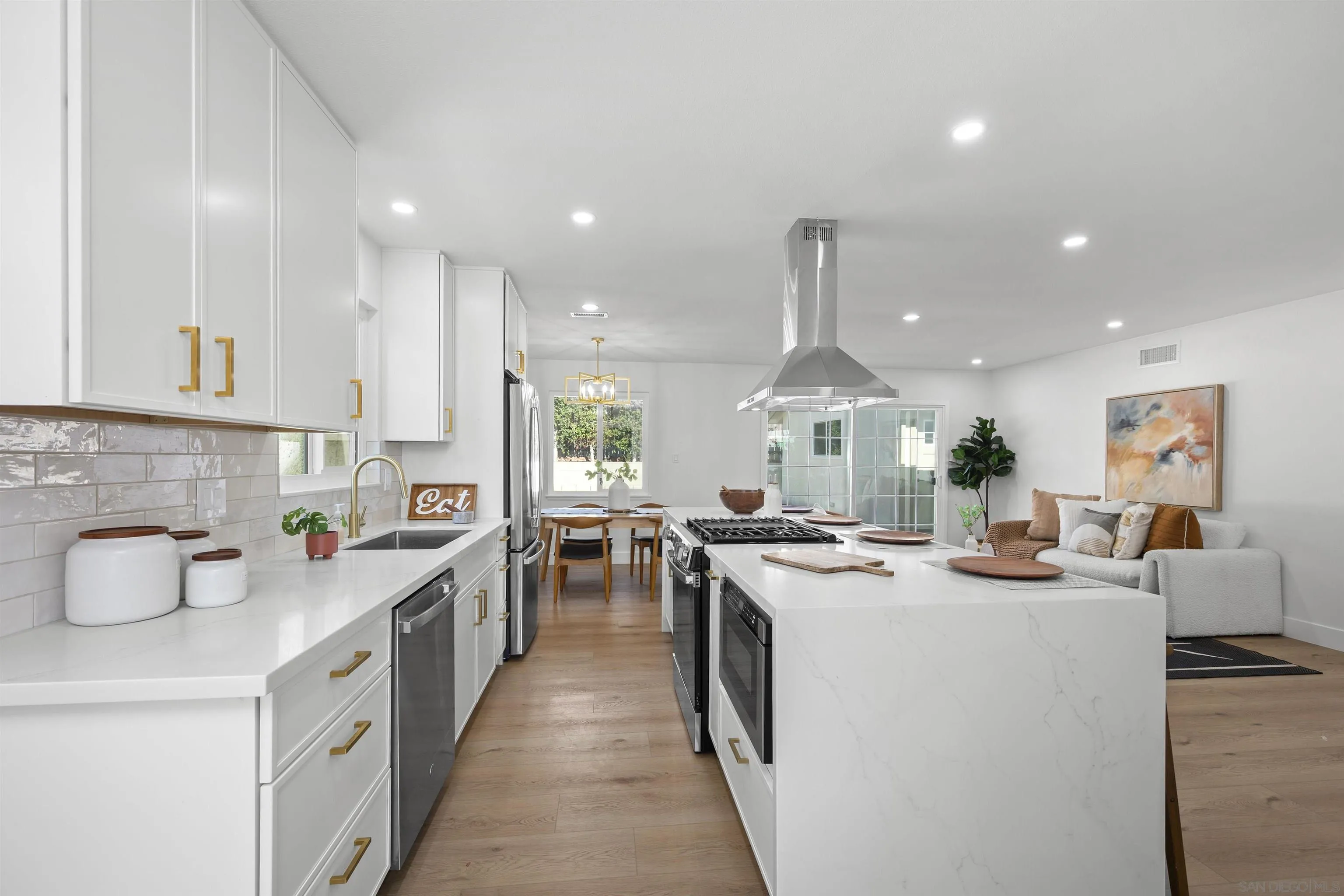 https://cdn.realtyfeed.com/cdn/127/260022970/1ecb6031b0f2ccc3d4b9fe8317d5e331.webp