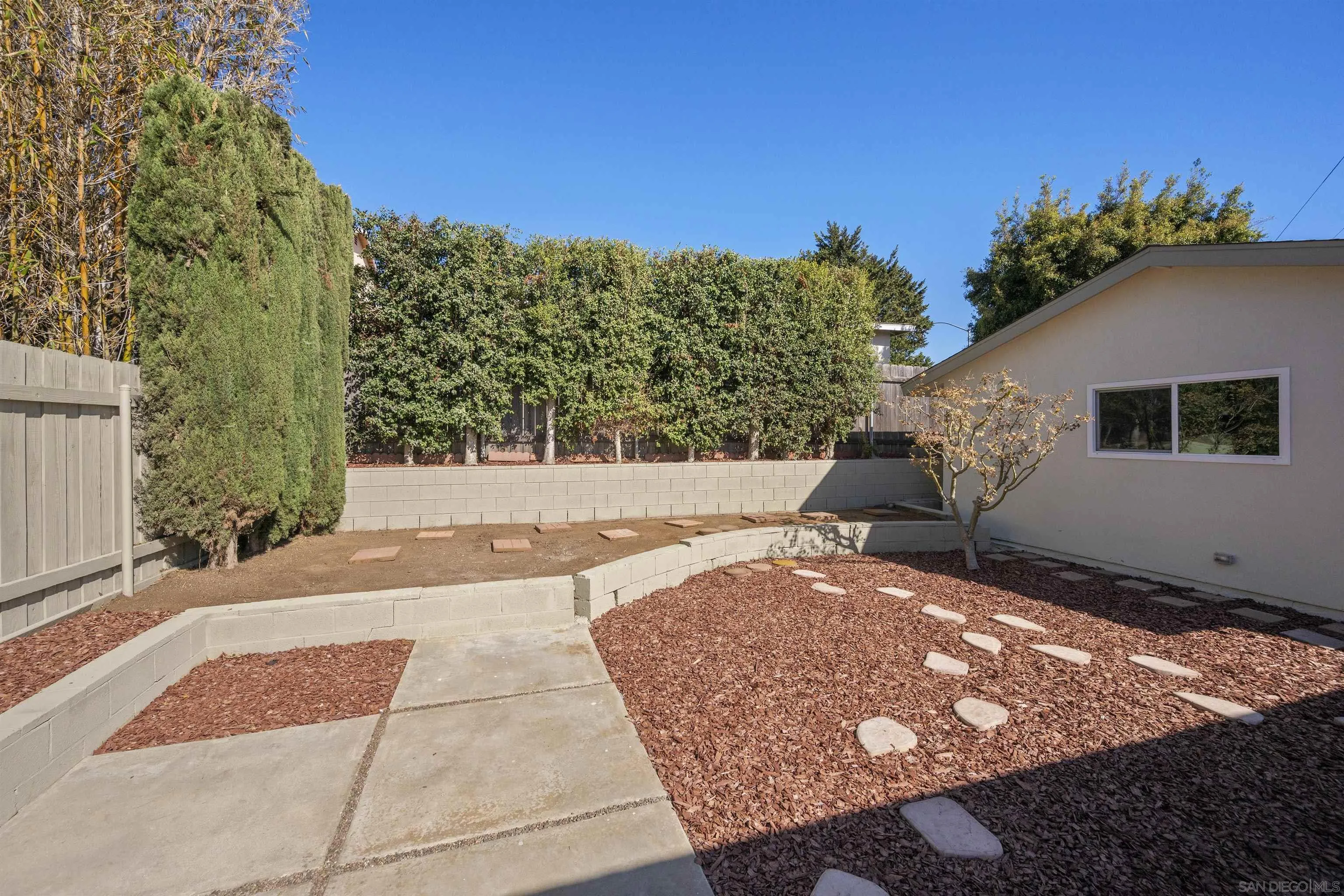 https://cdn.realtyfeed.com/cdn/127/260022970/fdca09e91d6996f0a8af2279701360db.webp