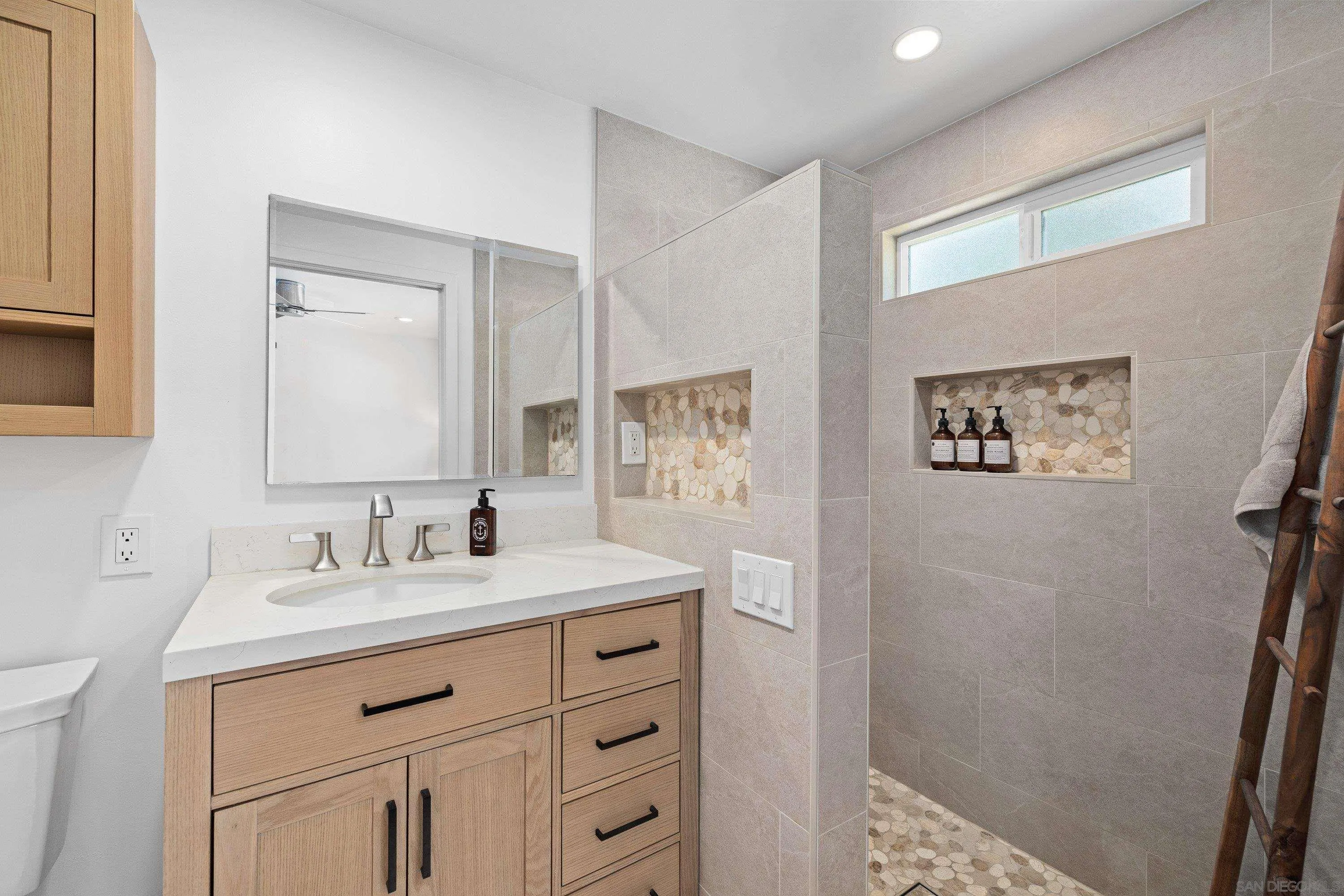https://cdn.realtyfeed.com/cdn/127/260022971/0e262ce4c9e9560131b63b3abe16eae4.webp