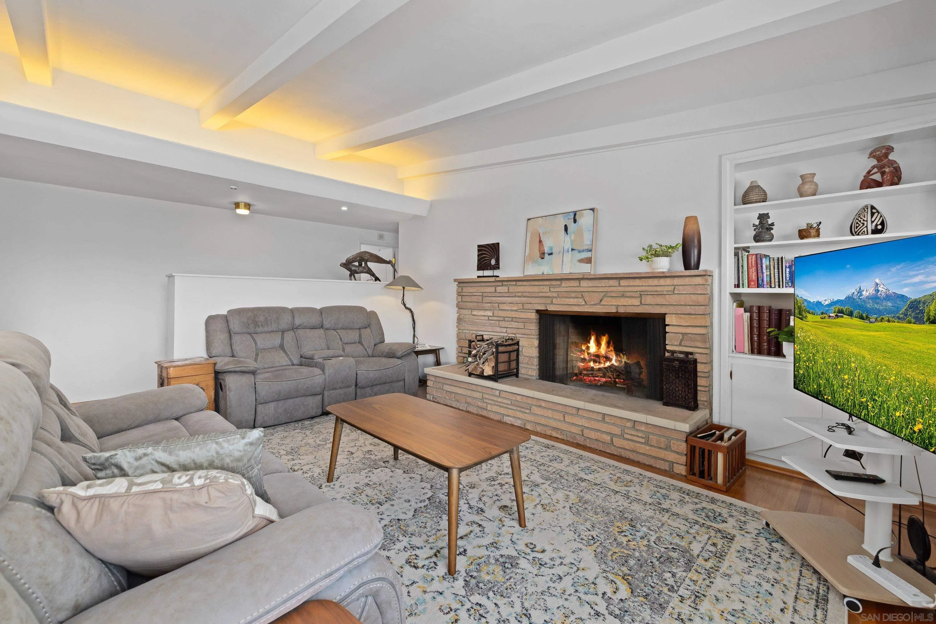 https://cdn.realtyfeed.com/cdn/127/260022971/c03bf373f2daab3f9ec5a29b55e593d3.webp