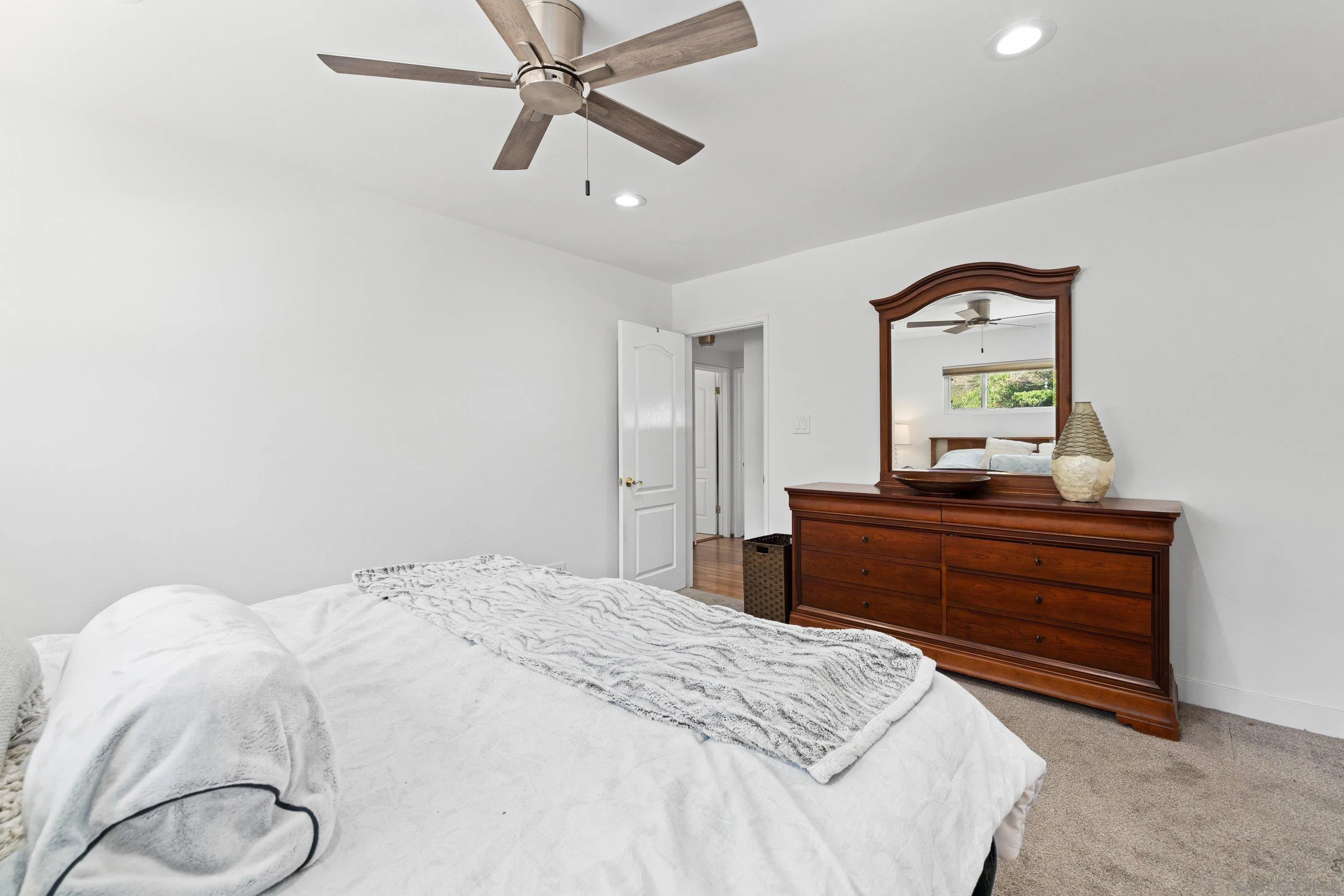 https://cdn.realtyfeed.com/cdn/127/260022971/f65952233d1debad6009bfe6d0576b76.webp