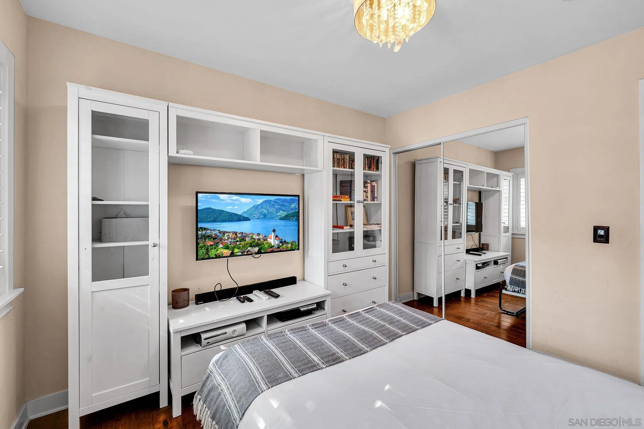 https://cdn.realtyfeed.com/cdn/127/260022972/5ee3e8cb4d71ddcb897b7a112e832aff.webp