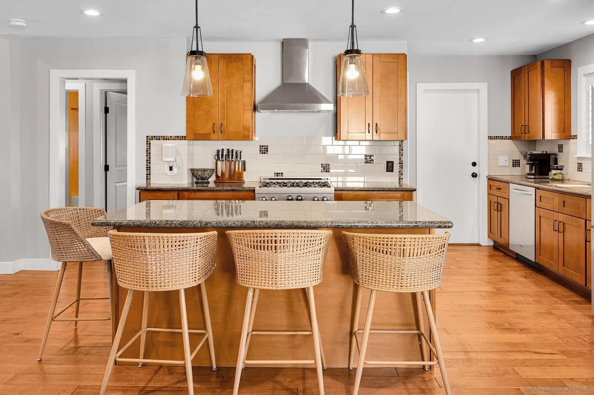 https://cdn.realtyfeed.com/cdn/127/260022972/66c6bfbc2555ec4814c2114c884a6a4f.webp
