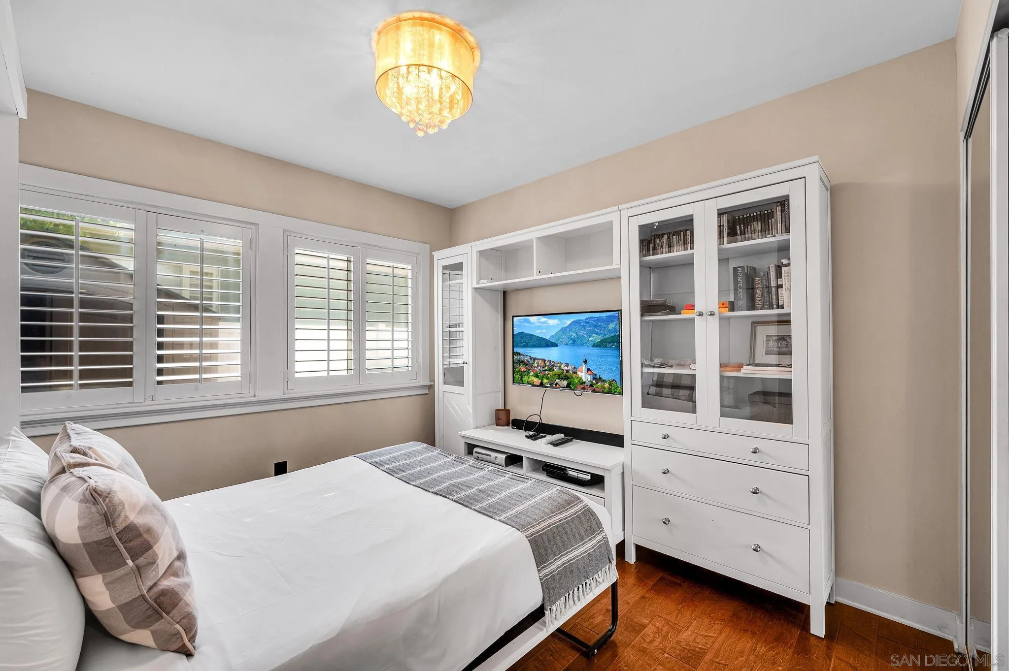 https://cdn.realtyfeed.com/cdn/127/260022972/8a350c08cd1a0fe8faaada27bd094bb6.webp