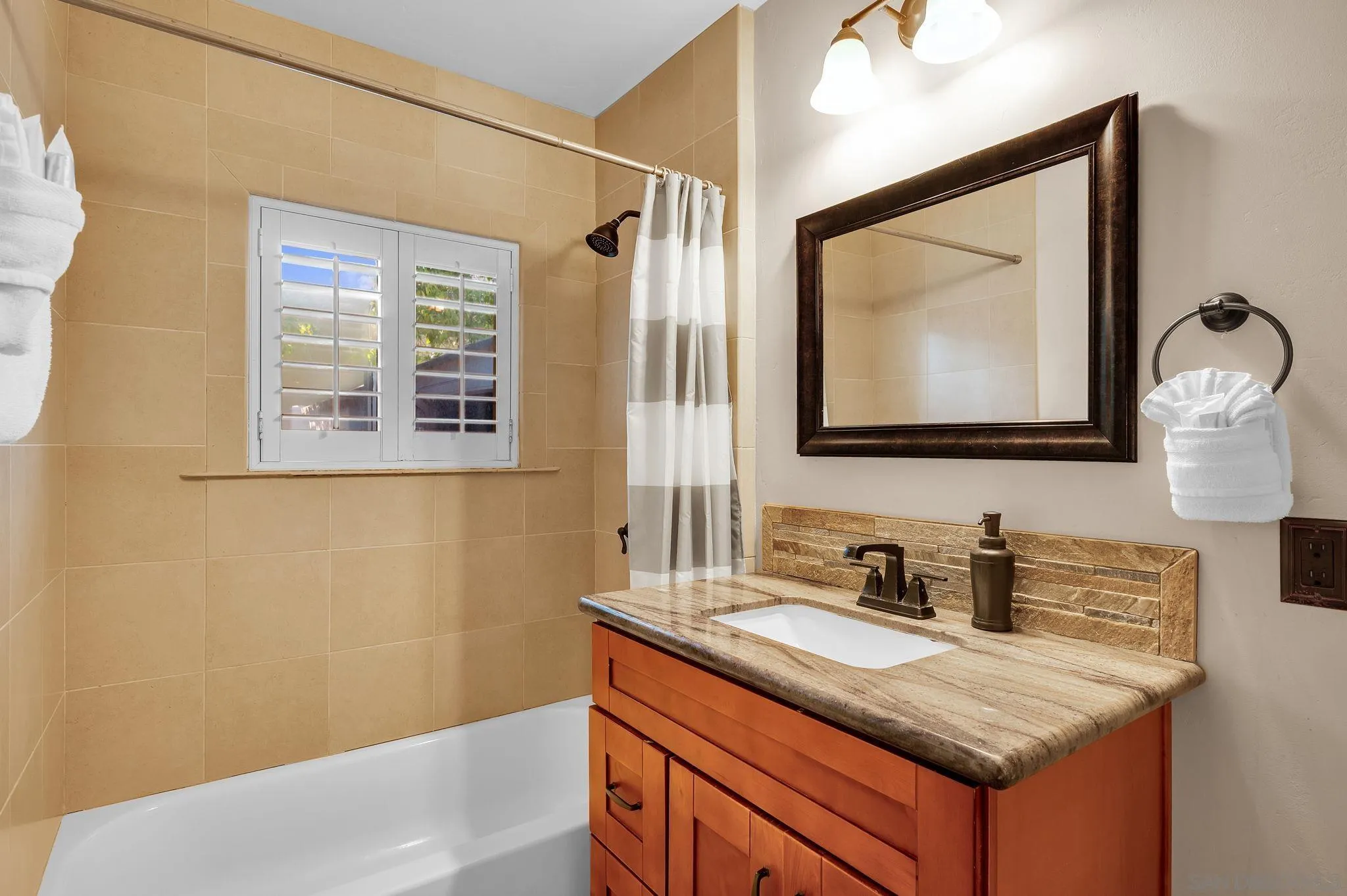 https://cdn.realtyfeed.com/cdn/127/260022972/a00ffcb77ddbcefd58bc65b92b7cd954.webp