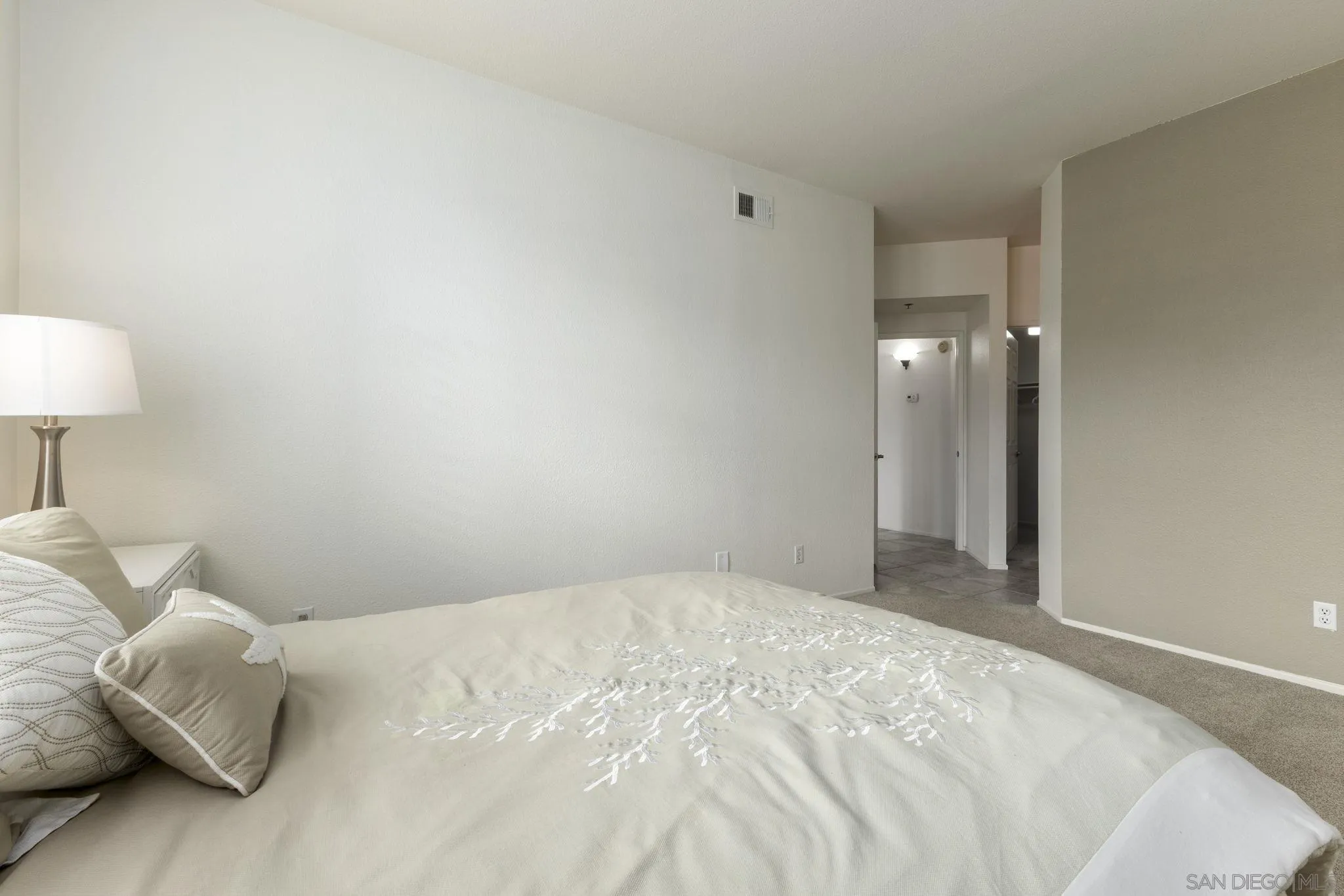 https://cdn.realtyfeed.com/cdn/127/260022975/02460b2bef01c4e6887002cc754a7d7d.webp