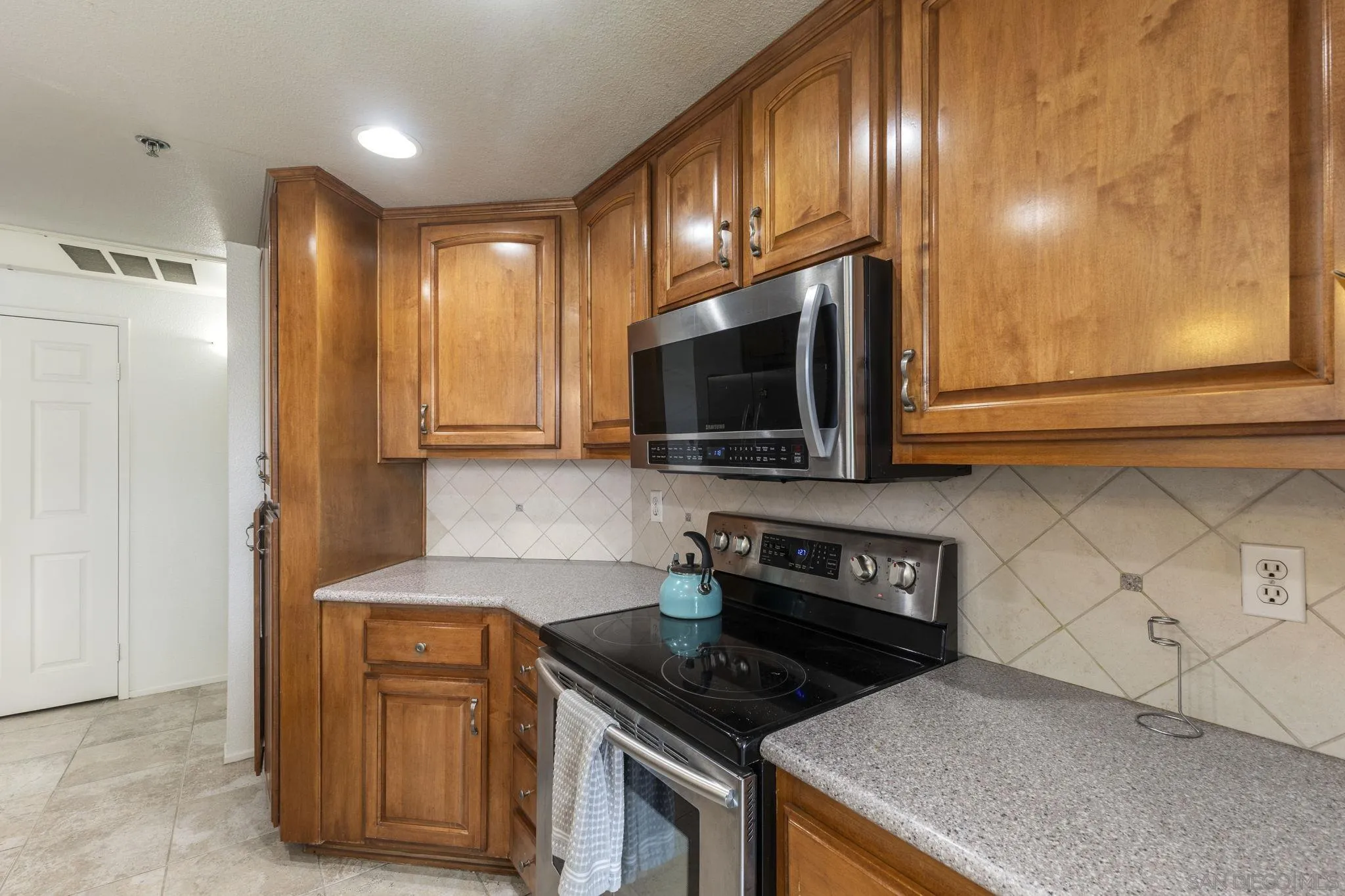 https://cdn.realtyfeed.com/cdn/127/260022975/11bb10b30d7a254c7c0ccb85a5f97ccb.webp