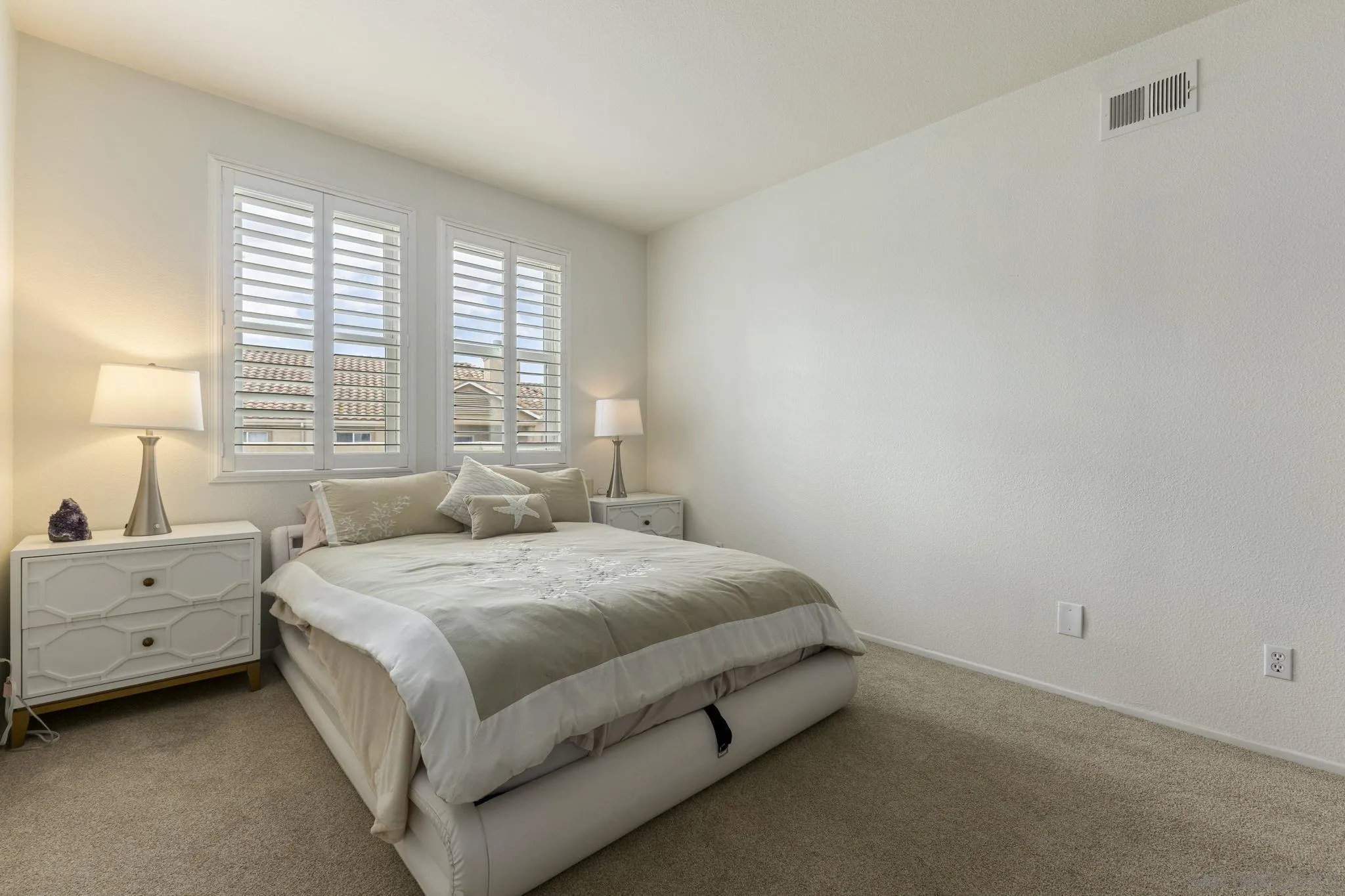 https://cdn.realtyfeed.com/cdn/127/260022975/24617fb6f808f57730ab1674b60ebe89.webp