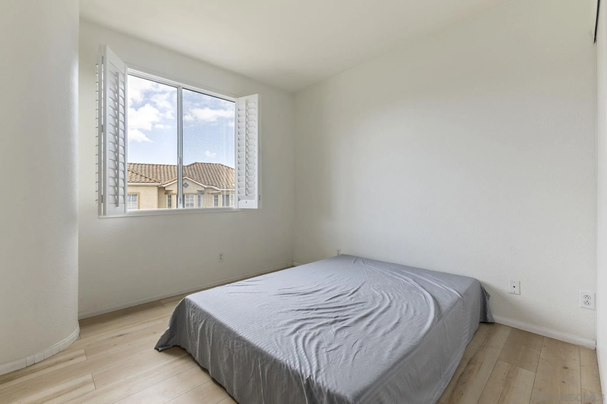 https://cdn.realtyfeed.com/cdn/127/260022975/2c0cfa7bff407ed5c8726ba0ba2878cd.webp