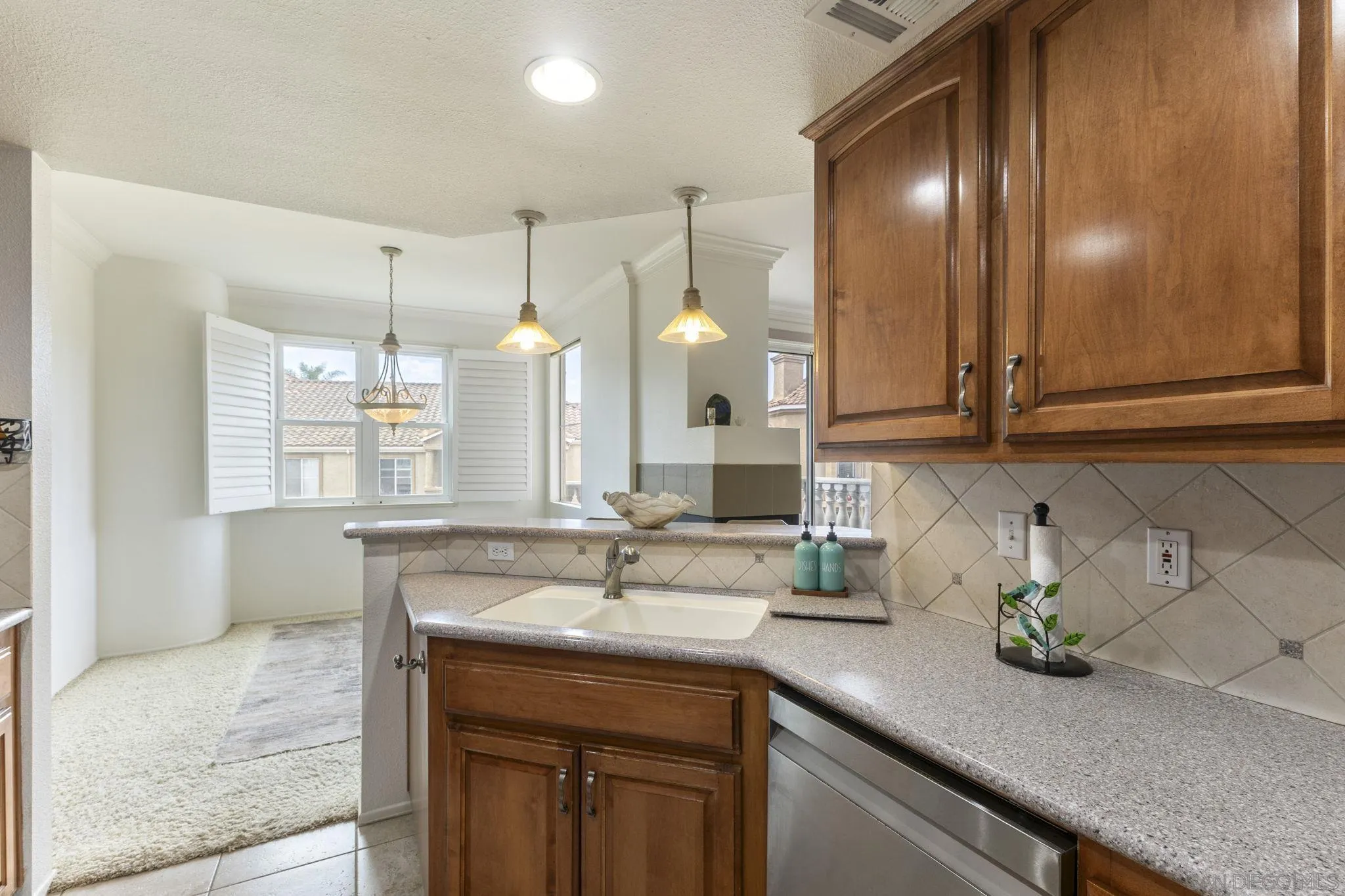 https://cdn.realtyfeed.com/cdn/127/260022975/7e57aeed71d3f797444b69ef74cb69ff.webp
