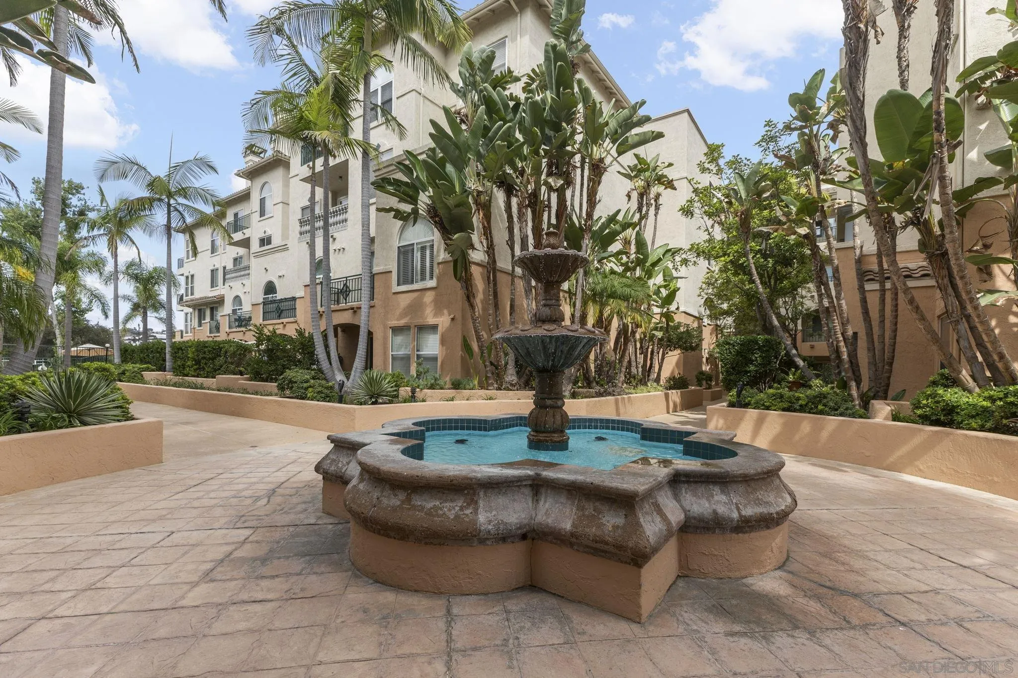 https://cdn.realtyfeed.com/cdn/127/260022975/8cd37b5bdd1740ba4becdc98e858bcea.webp