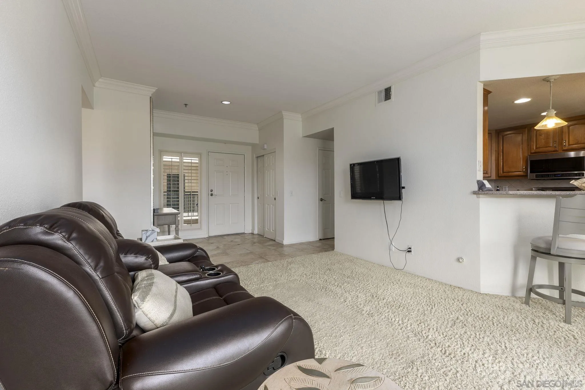https://cdn.realtyfeed.com/cdn/127/260022975/ac85cf0be856b9adcd4ee2357bbb8f17.webp