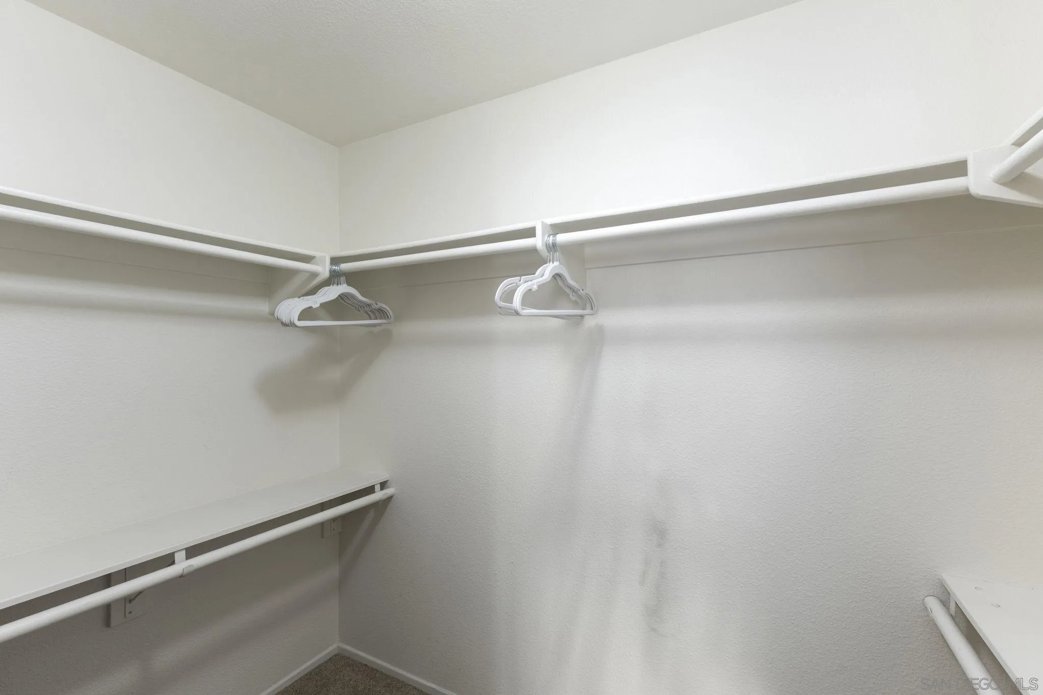 https://cdn.realtyfeed.com/cdn/127/260022975/aec5aed05307d78c03fa309a1947298c.webp