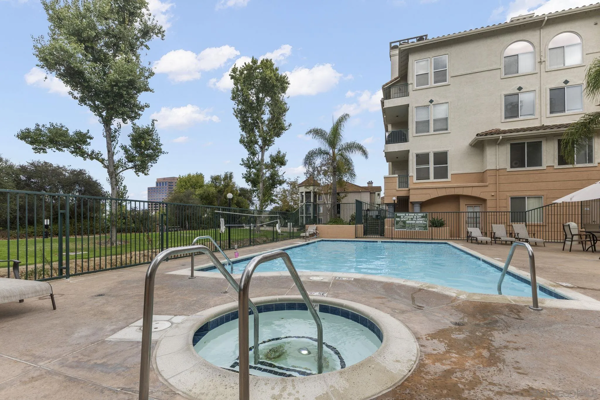 https://cdn.realtyfeed.com/cdn/127/260022975/b26c1ebc8df8a08265d8ac295f1b6ffa.webp