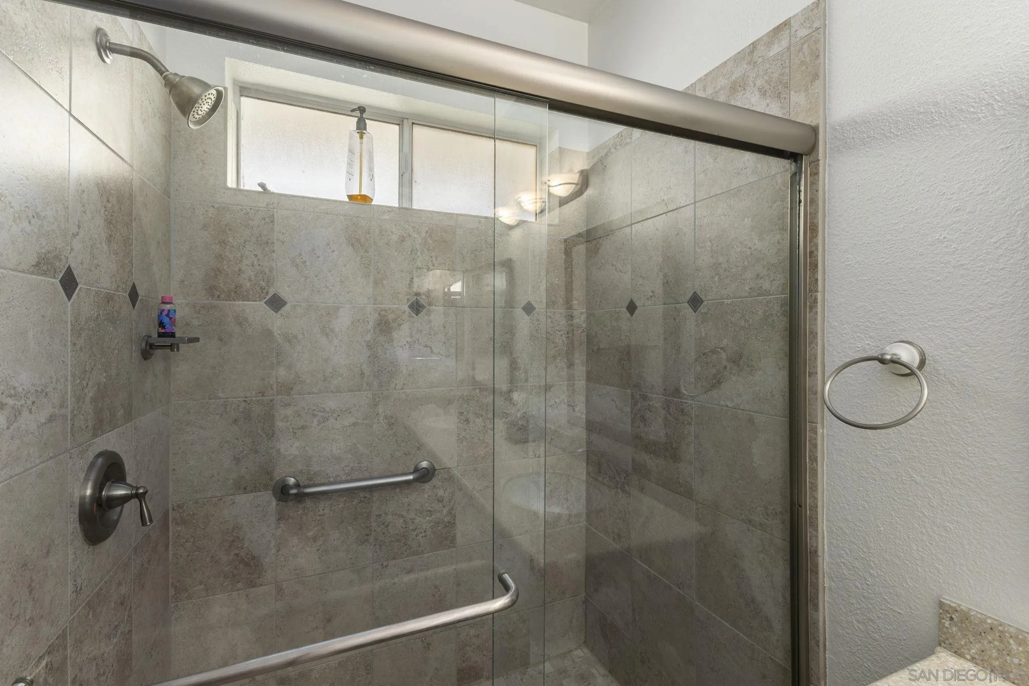 https://cdn.realtyfeed.com/cdn/127/260022975/c44aec323867f84bfb3cfc503b9cd3e0.webp