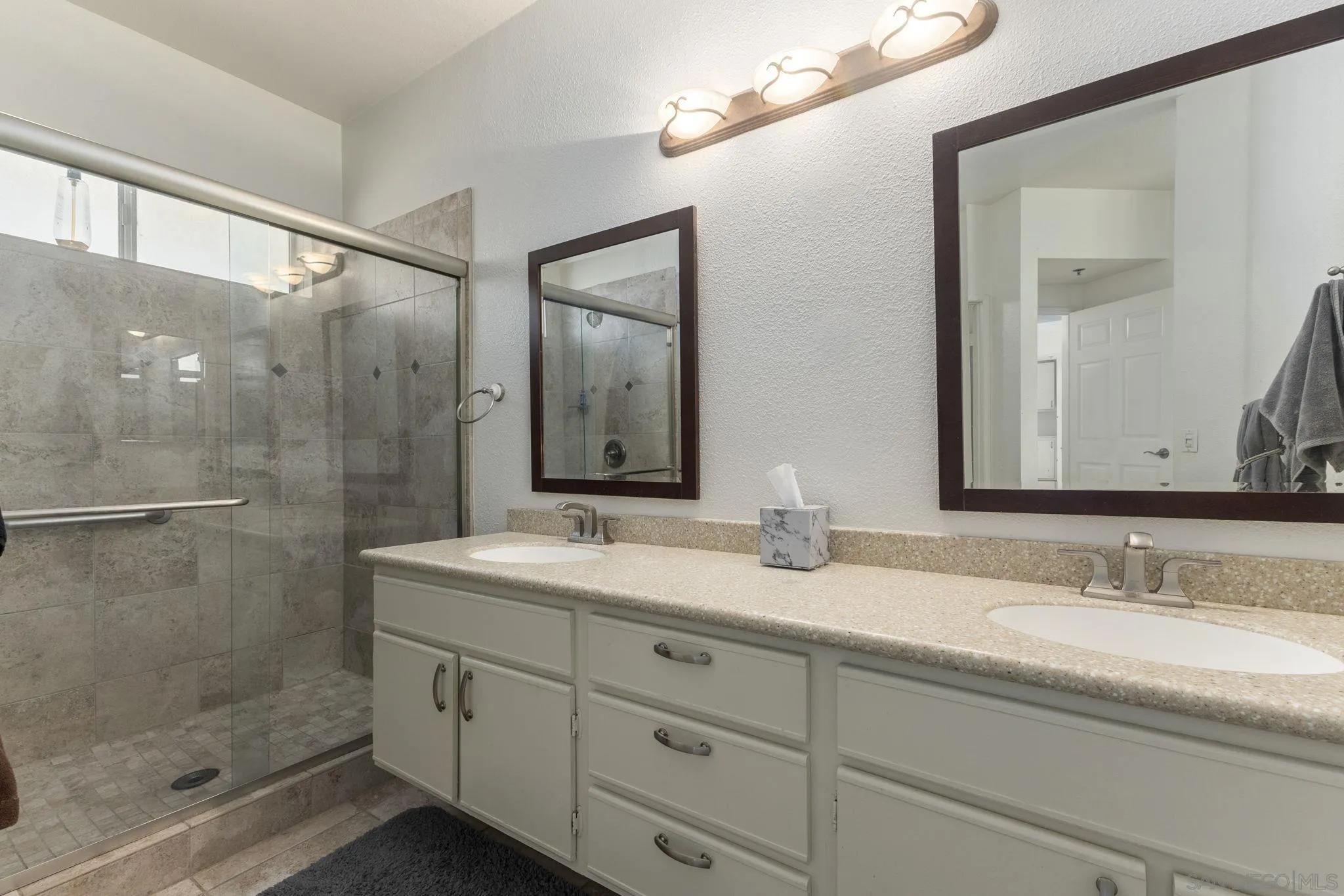 https://cdn.realtyfeed.com/cdn/127/260022975/edcf1771dc65fe3422fd993718d88319.webp
