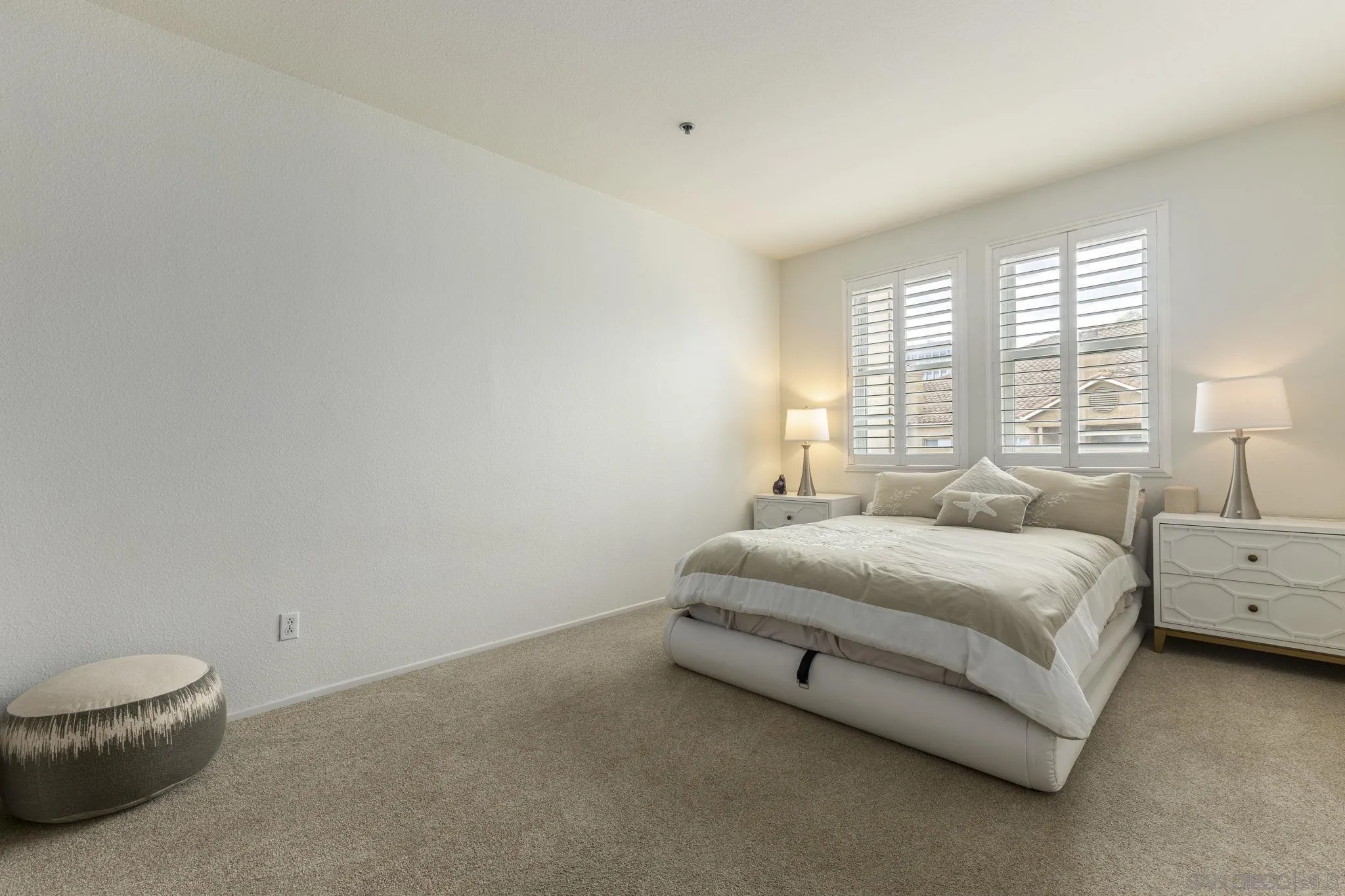 https://cdn.realtyfeed.com/cdn/127/260022975/fc69fb64f4e5e5c877e8a3e968086bae.webp