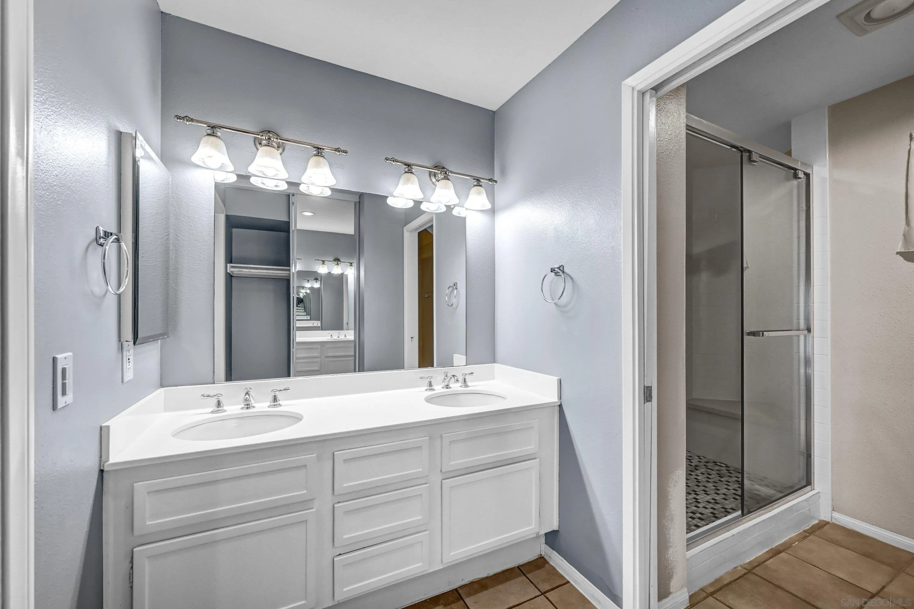 https://cdn.realtyfeed.com/cdn/127/260022982/3a78cc36c3aa8af57d779bf39d02bc15.webp