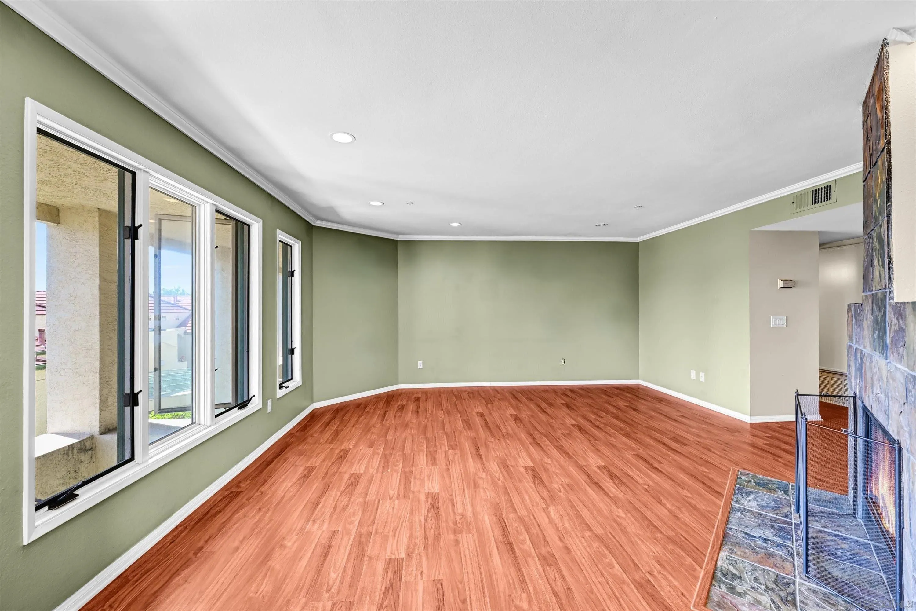 https://cdn.realtyfeed.com/cdn/127/260022982/ea3e255435f34db65dd69abbae722056.webp