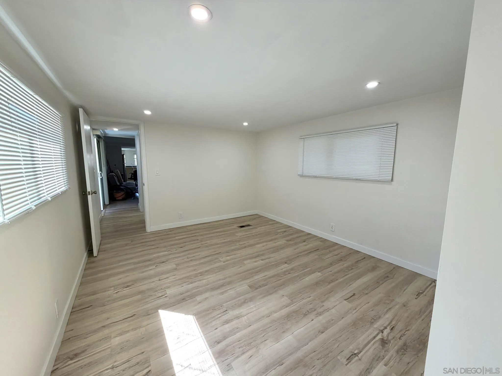 https://cdn.realtyfeed.com/cdn/127/260022984/382b6898de132100c445e8ab8f089979.webp