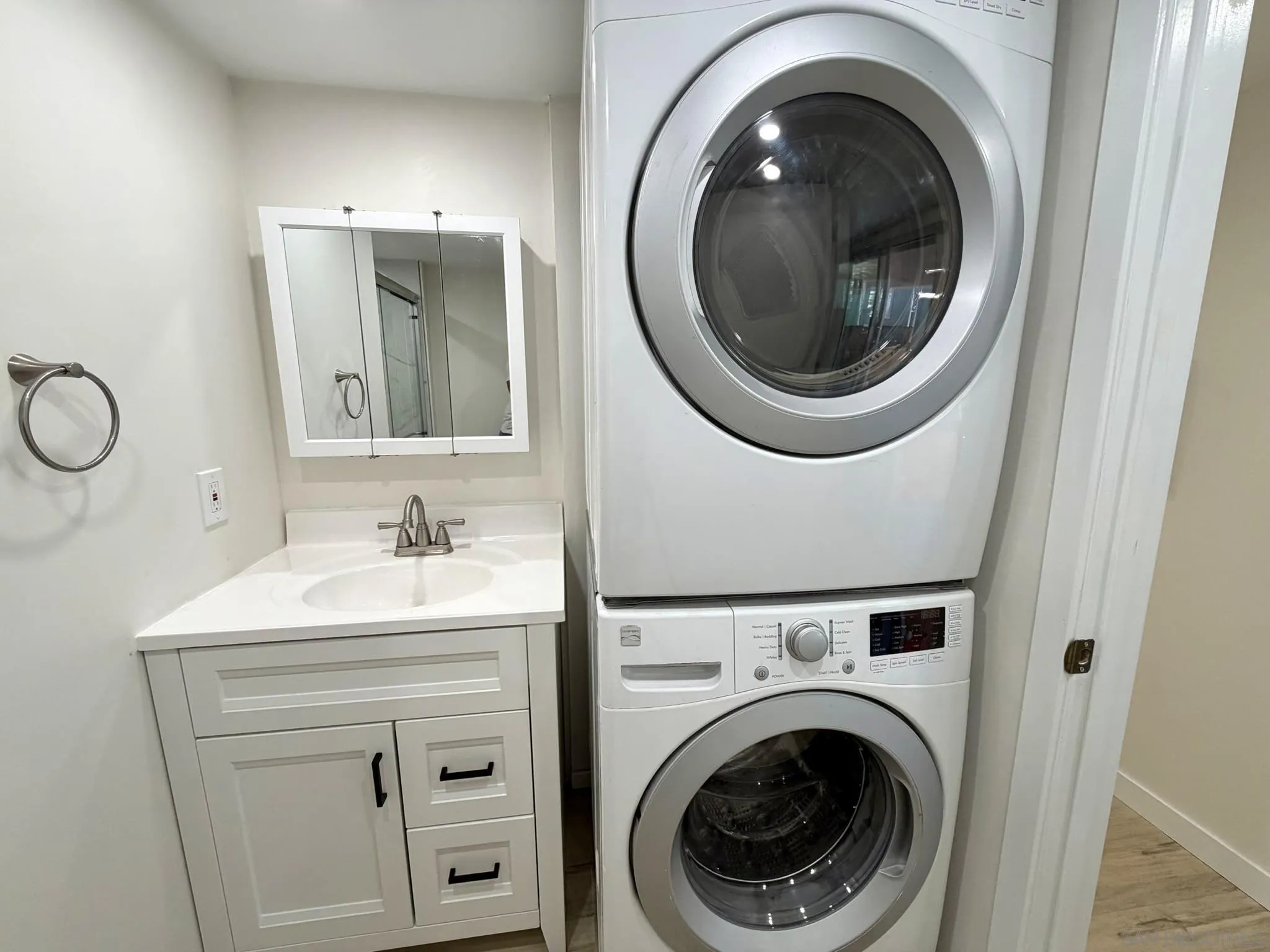 https://cdn.realtyfeed.com/cdn/127/260022984/c4177670c57d751fa23168f0863227ff.webp