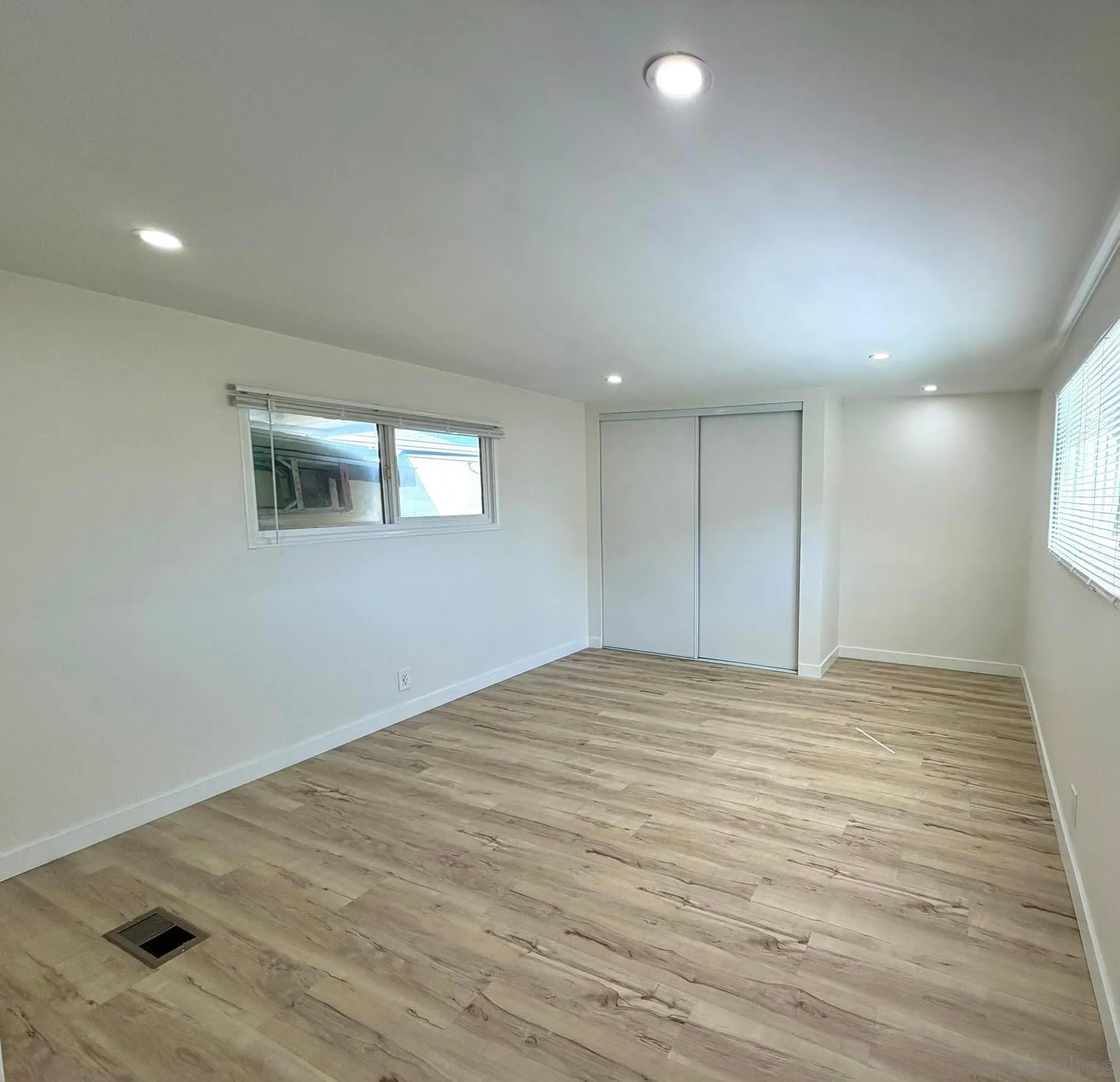 https://cdn.realtyfeed.com/cdn/127/260022984/d9012b53fe12eb285a06f9106bdf4e6b.webp