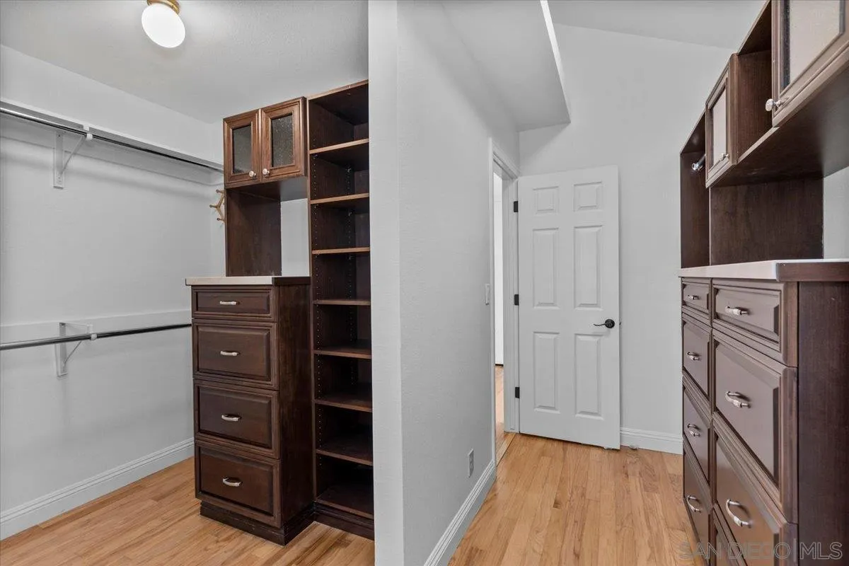 https://cdn.realtyfeed.com/cdn/127/260022989/8a12d30f512e9eb562ca42df4b3d3e19.webp