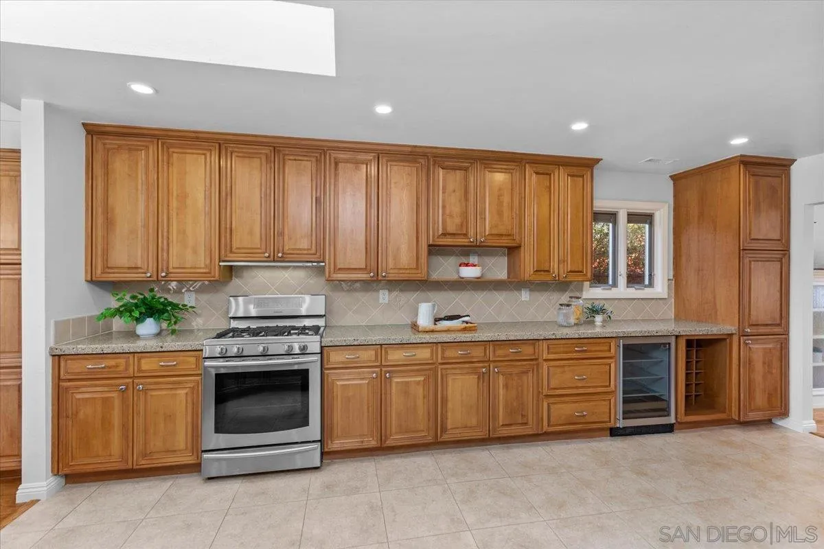 https://cdn.realtyfeed.com/cdn/127/260022989/9ee6e832ef7c1783db6ff0a2649bb9b1.webp