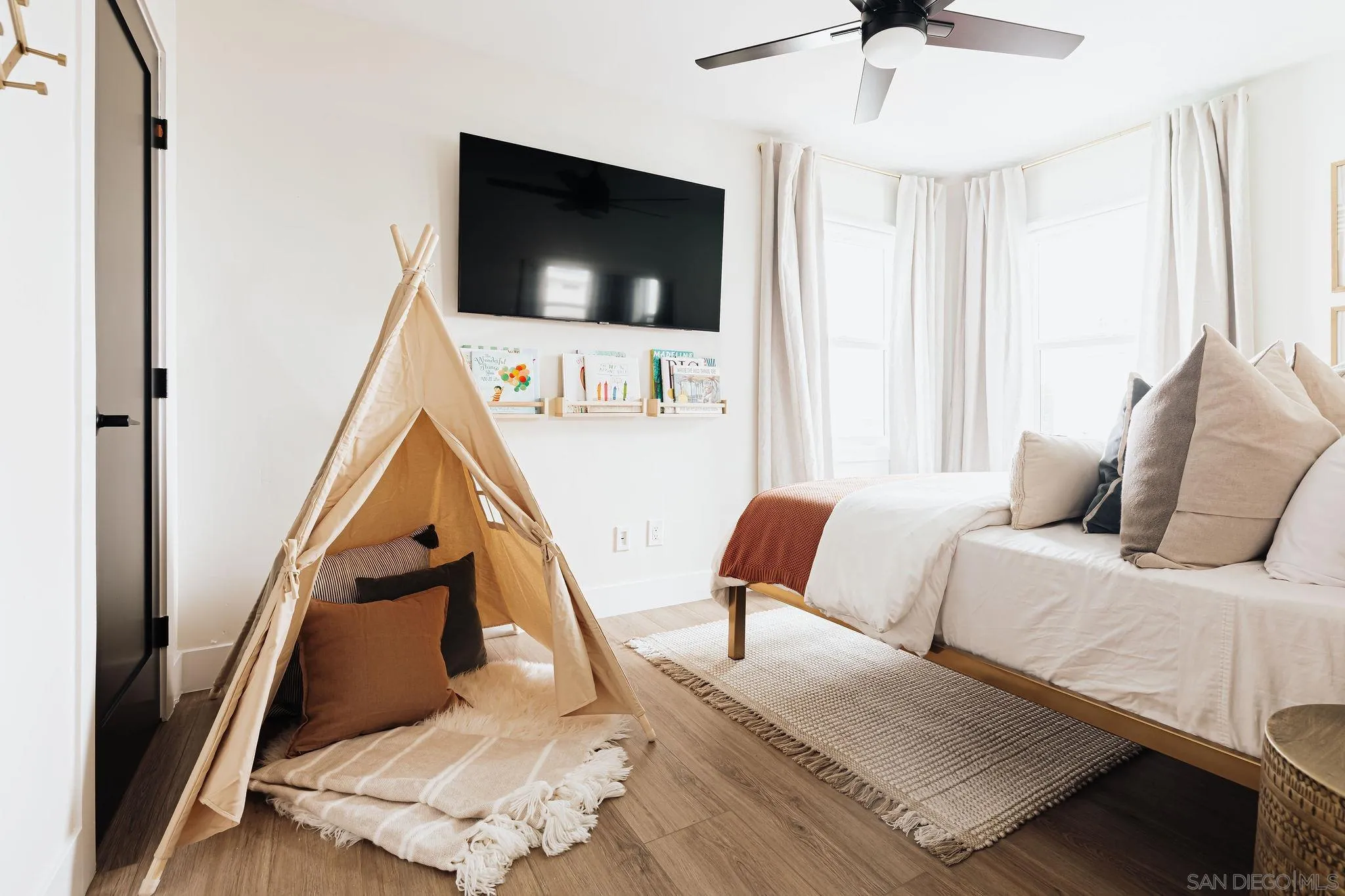 https://cdn.realtyfeed.com/cdn/127/260022995/2bc71892bea8382a925a8a6e2f122db0.webp